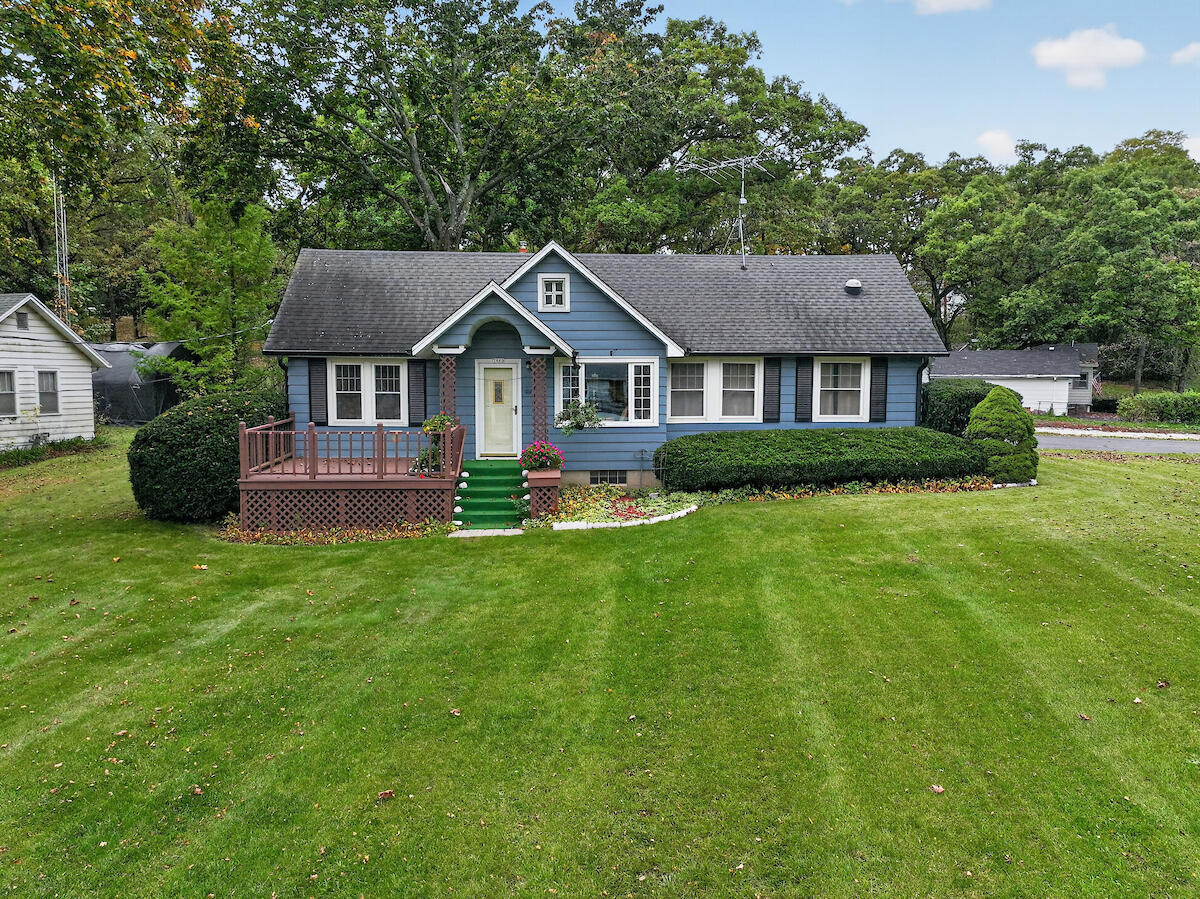 7990 Lakeshore Dr W — photo