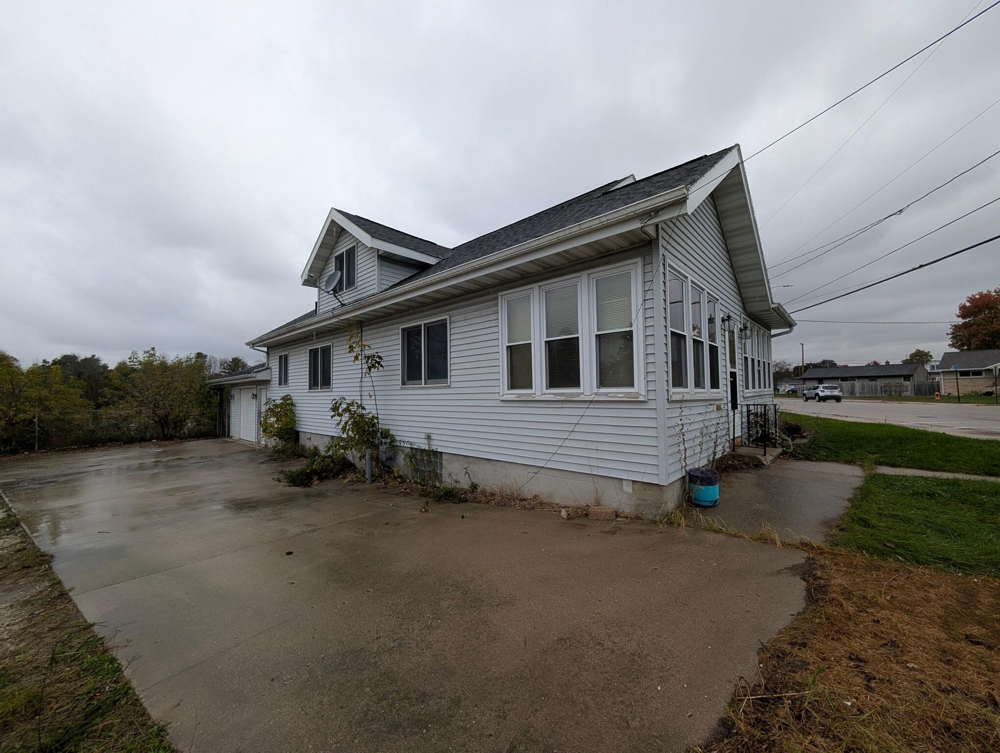 2902 Forest Ave, Two Rivers, WI 54241 — photo 2
