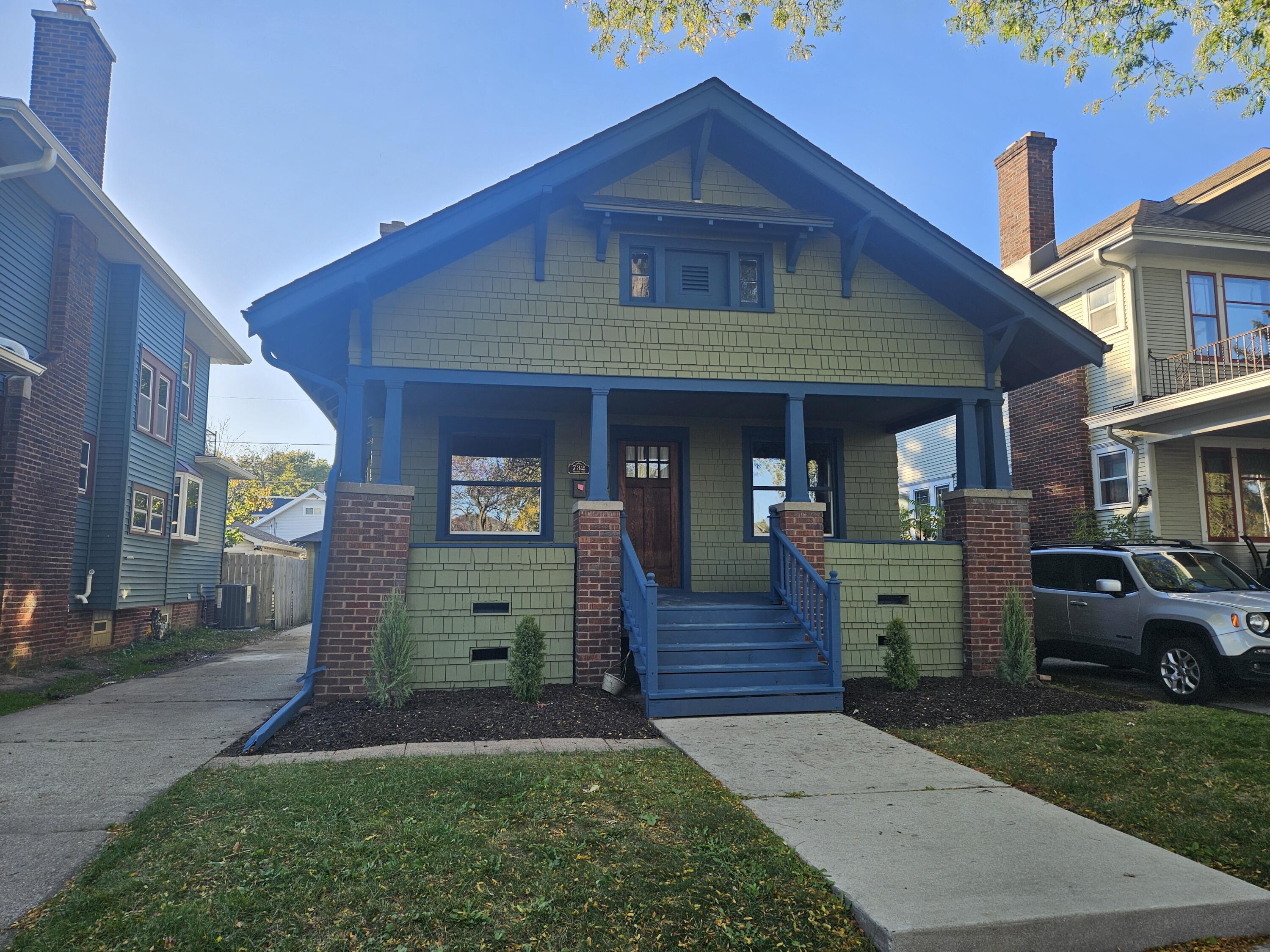 732 Blaine Ave — photo