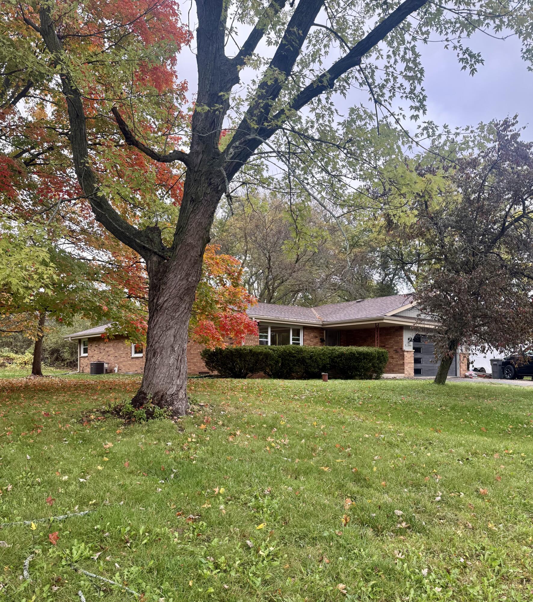 W135S6493 Windsor Rd — photo