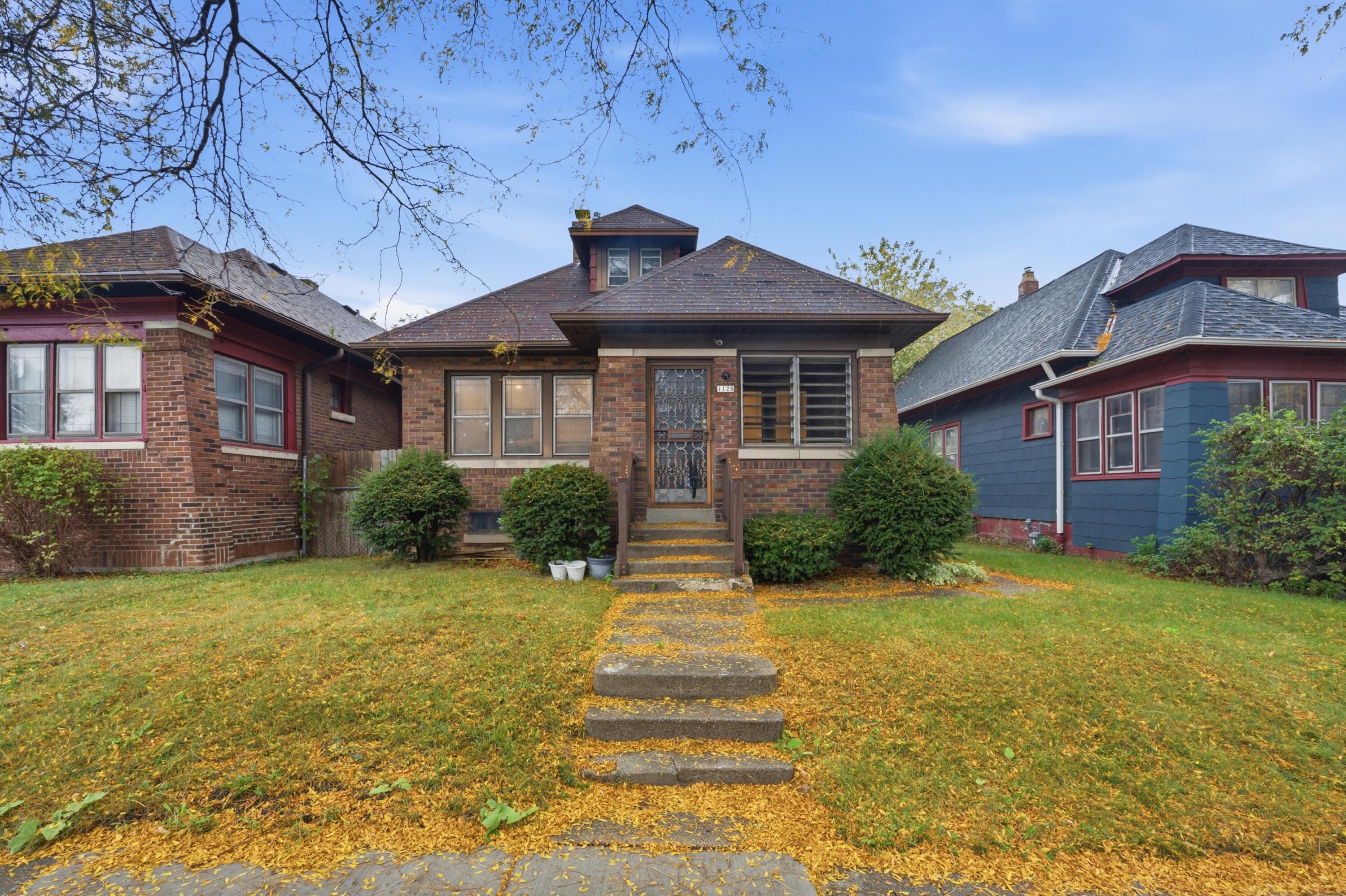 1128 W Capitol Dr — photo