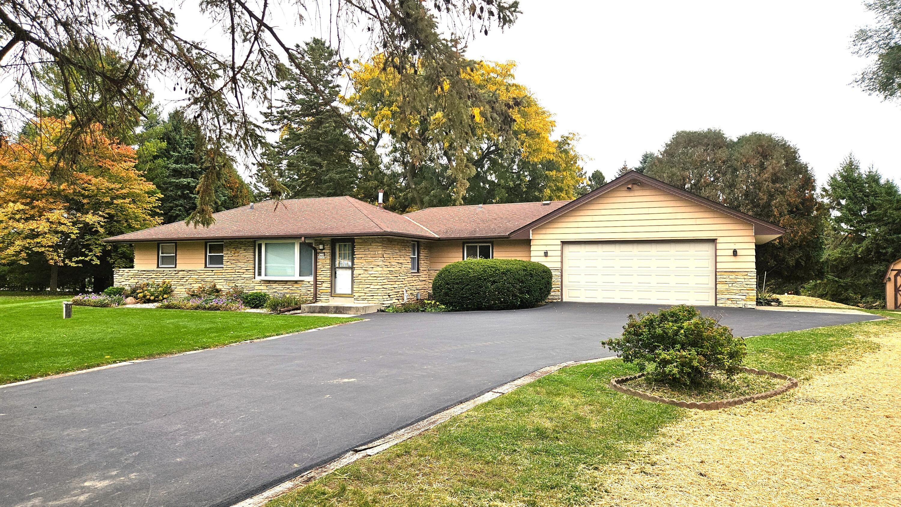 W226N6040 Avon Ct — photo