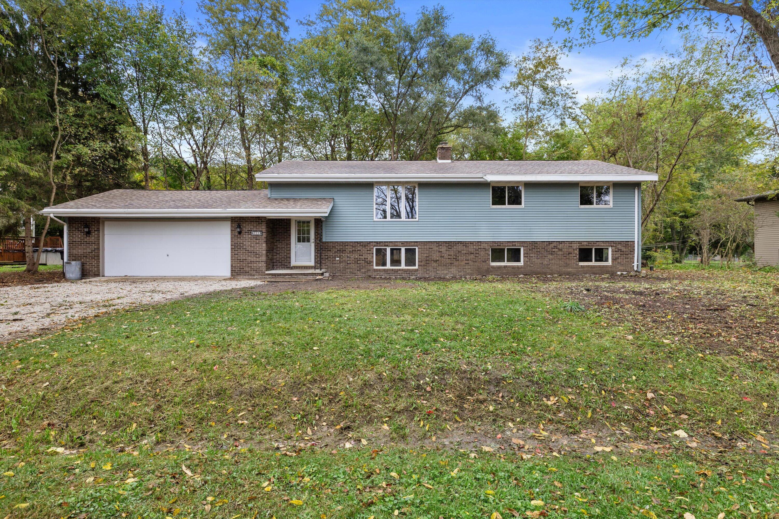 1066 N Meadow Dr — photo