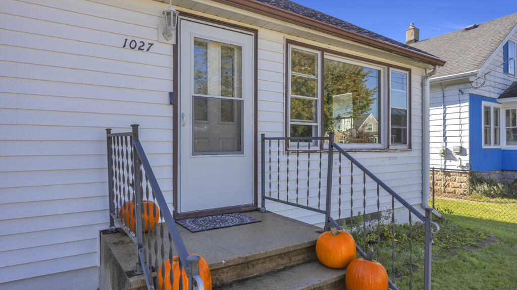 1027 27th St, Two Rivers, WI 54241 — photo 3