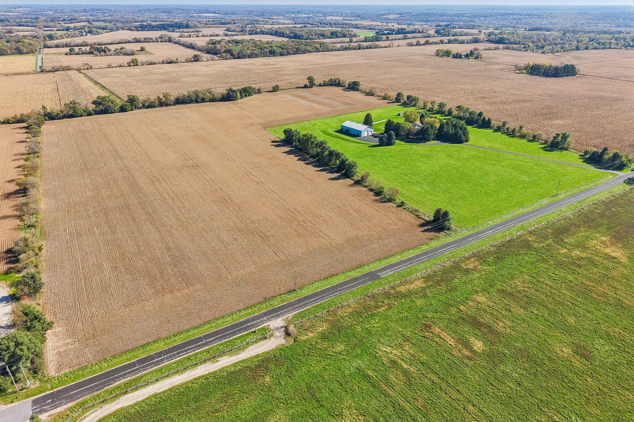 N7202 Hamms Rd, Spring Prairie, WI 53105