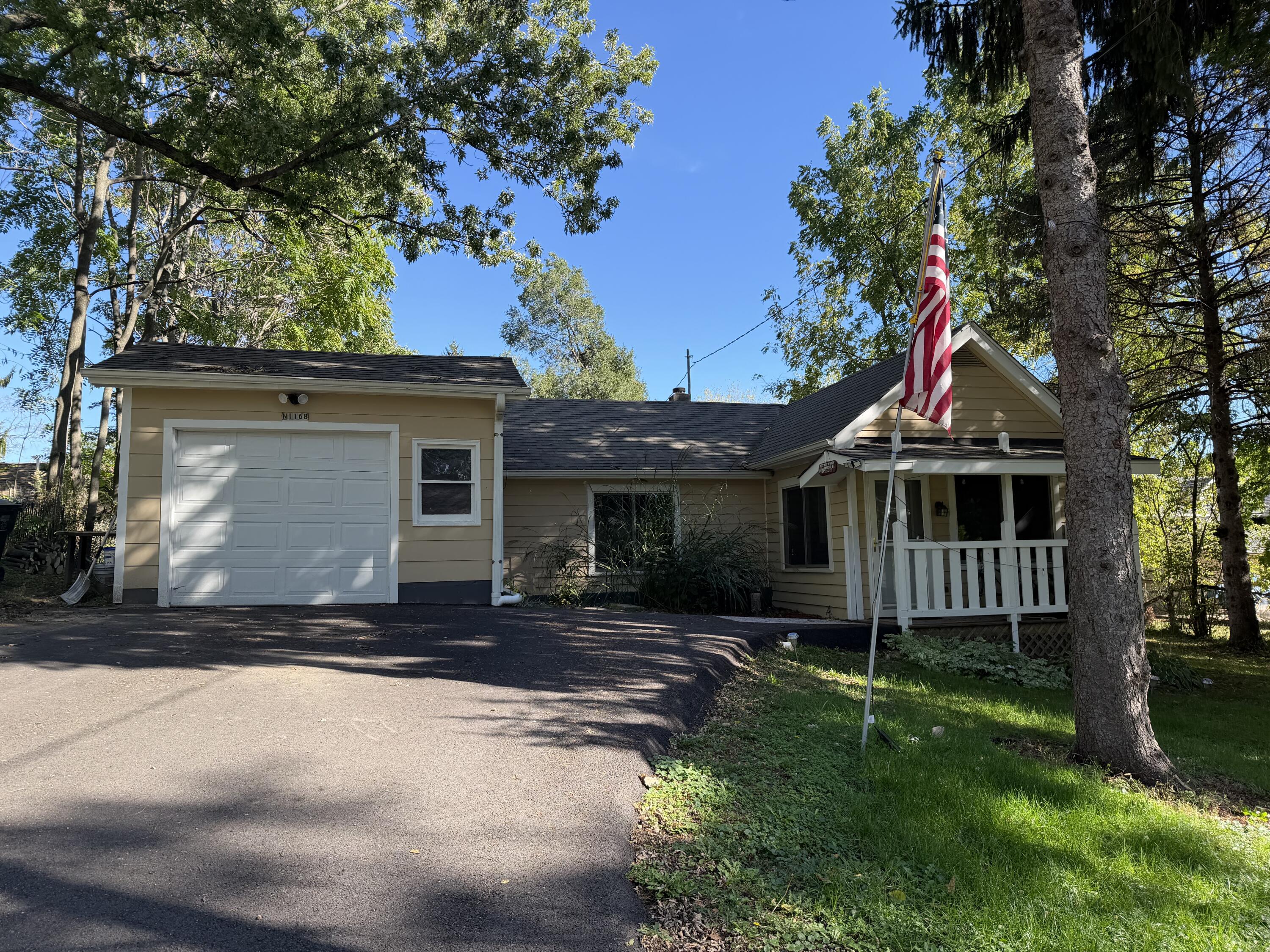 N1168 Rosewood Dr — photo