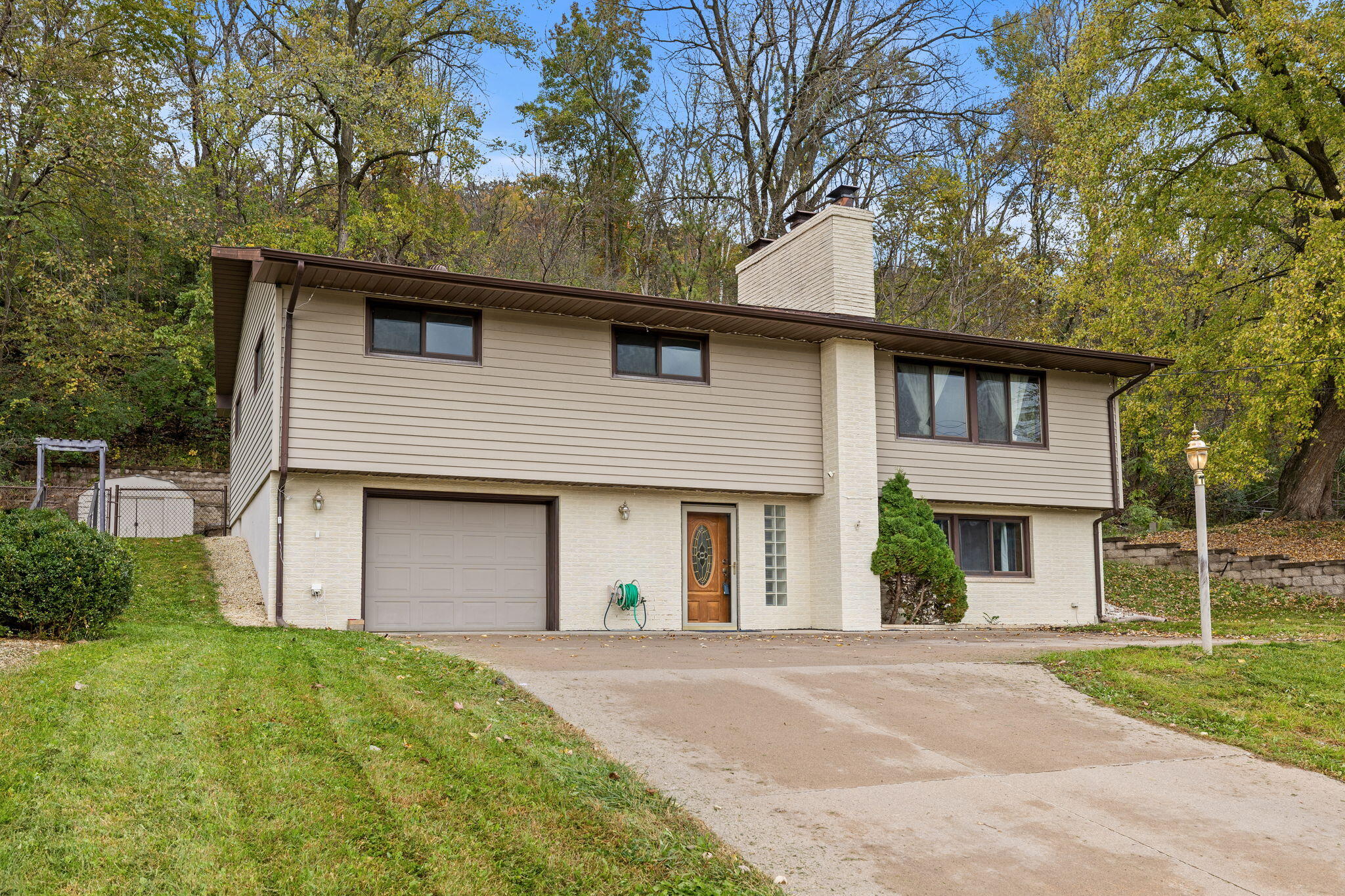 W5570 State Road 33 - — photo