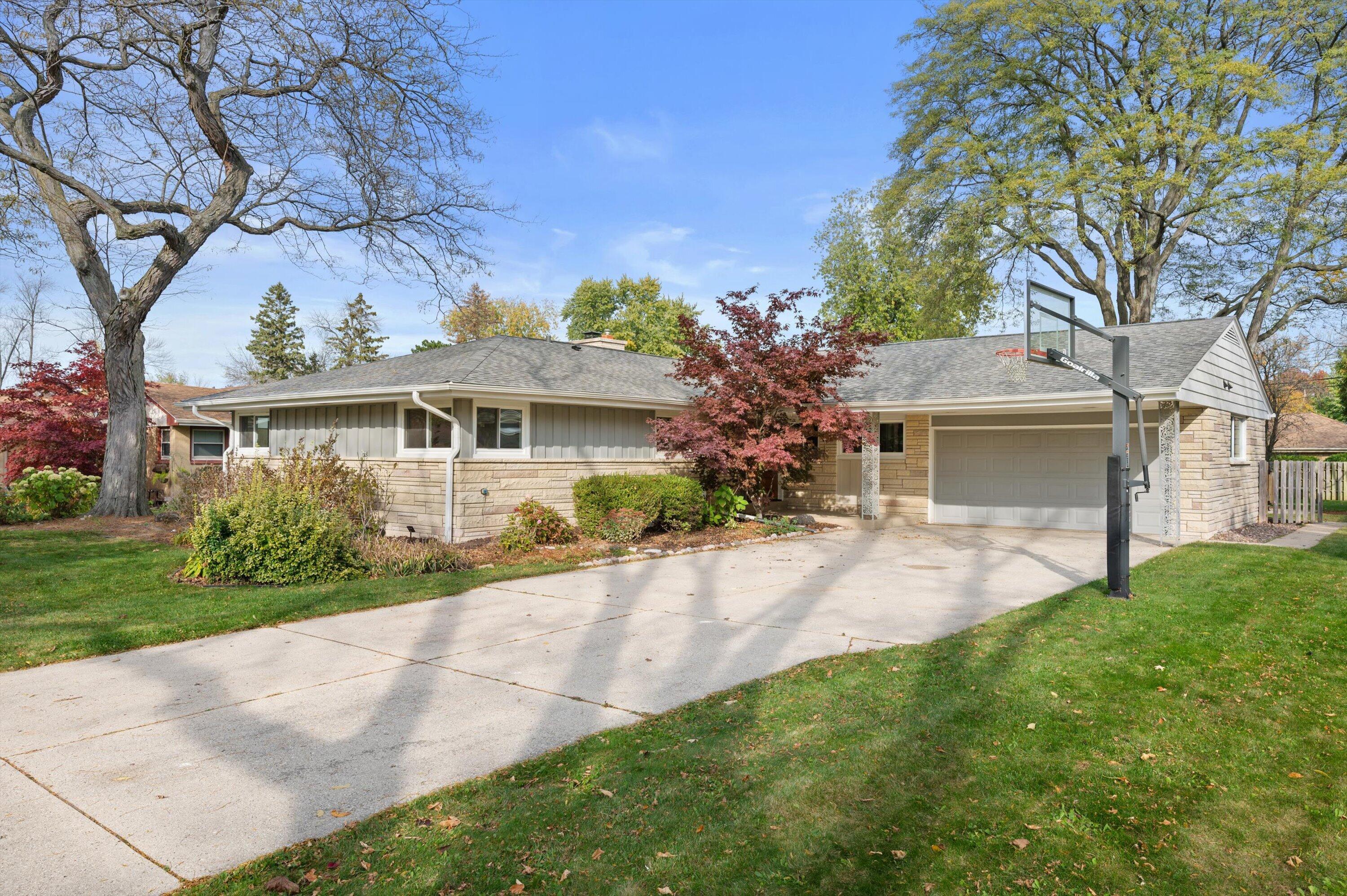 7104 N Crossway Rd — photo