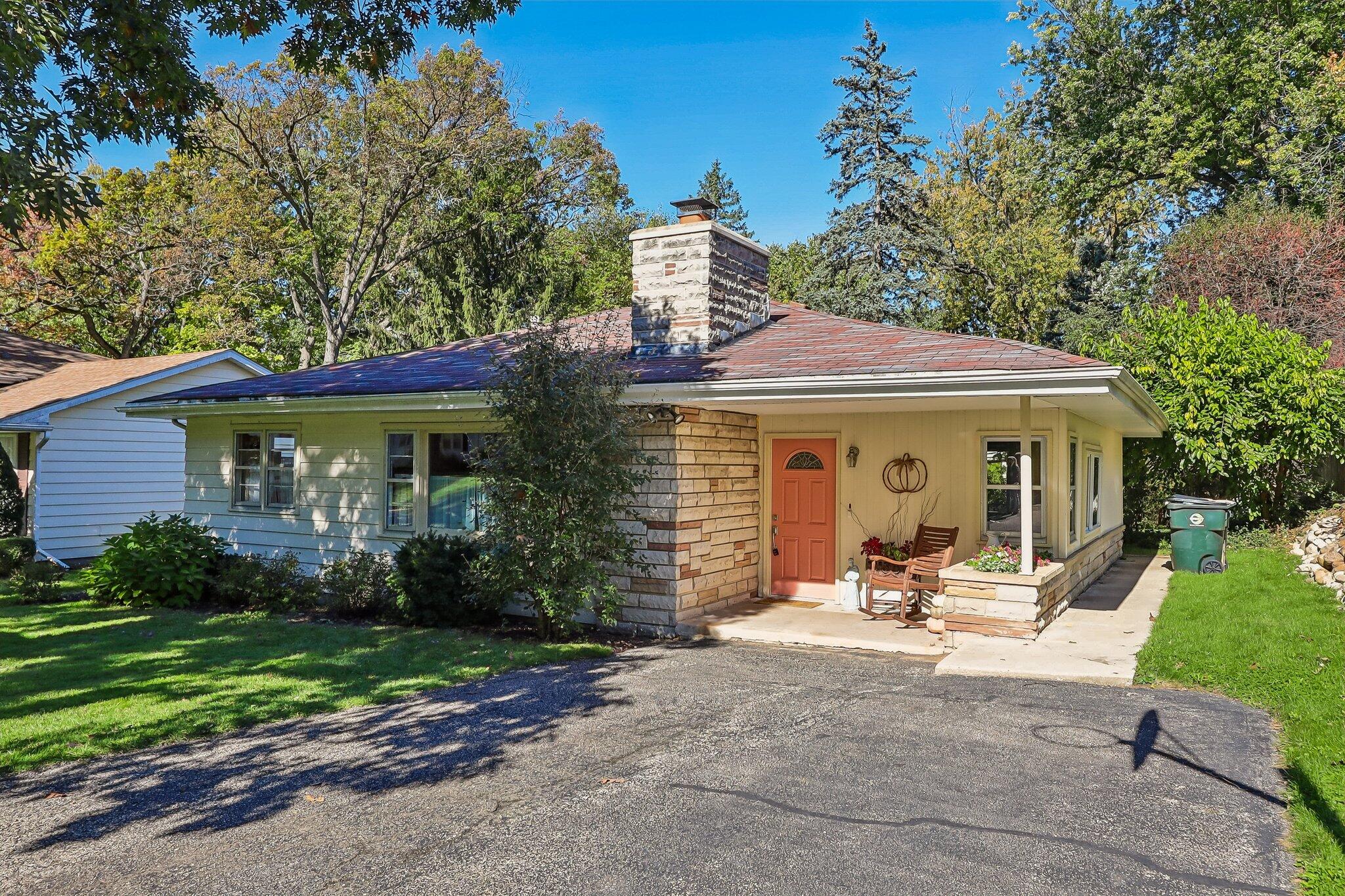 526 Sunset Vale - — photo