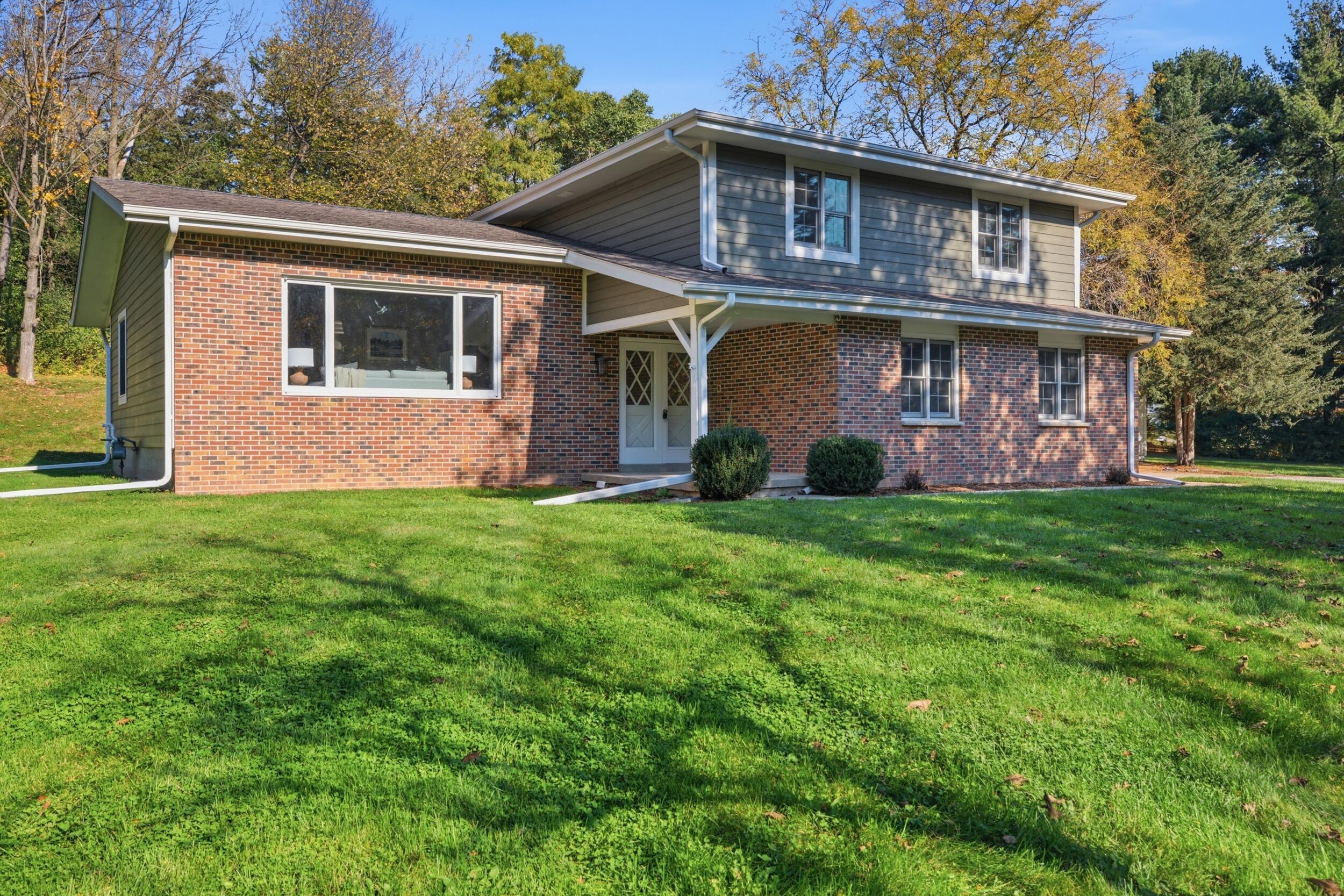 N63W37832 Ramsgate Ct — photo
