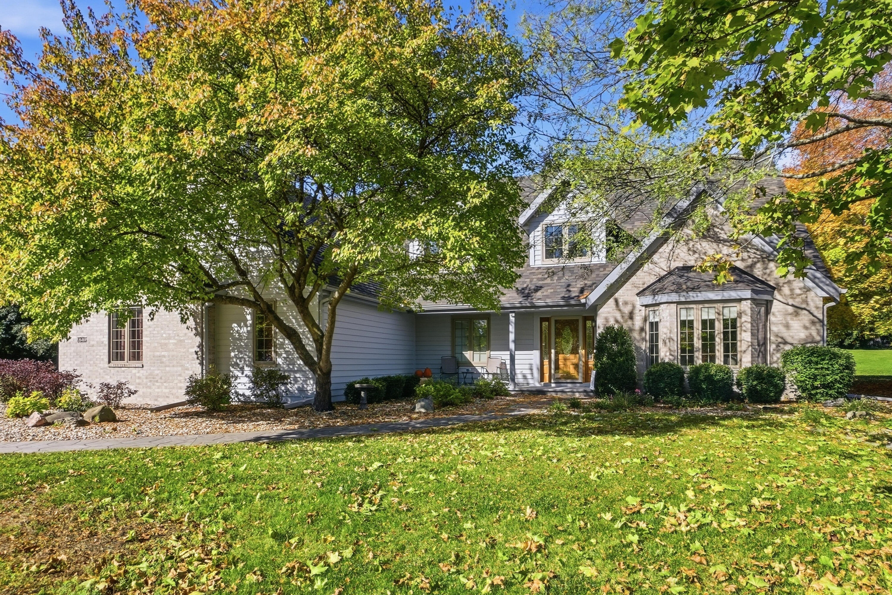 N25W26469 Fox Den Ct — photo