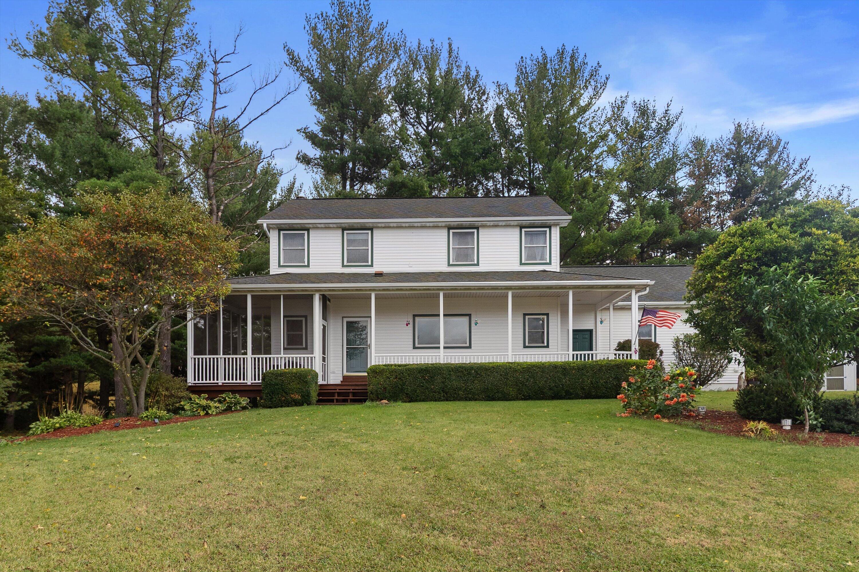 6651 Lakeside Rd, Lyons, WI 53147
