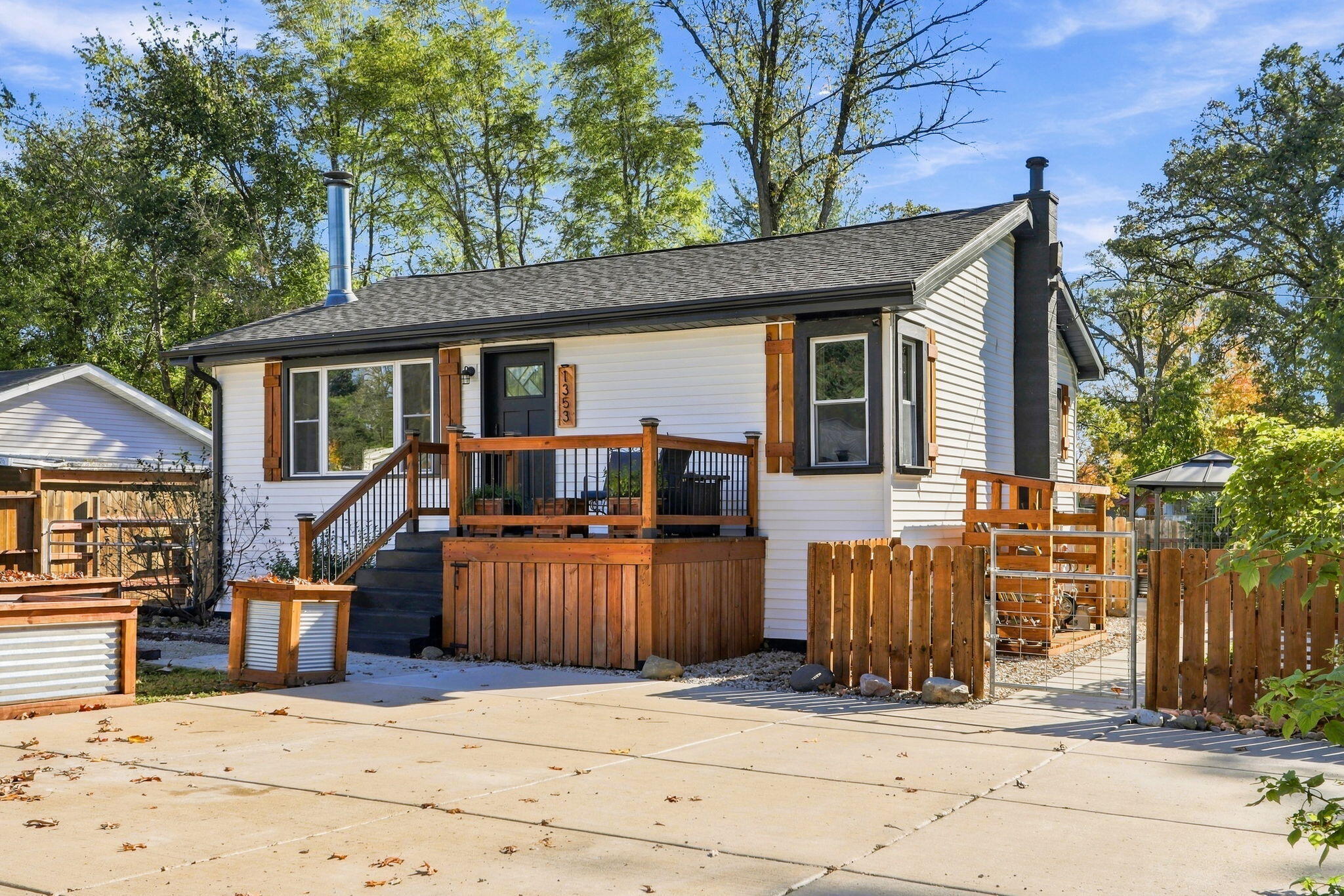 W1353 Chestnut Rd, Bloomfield, WI 53128 — photo 2