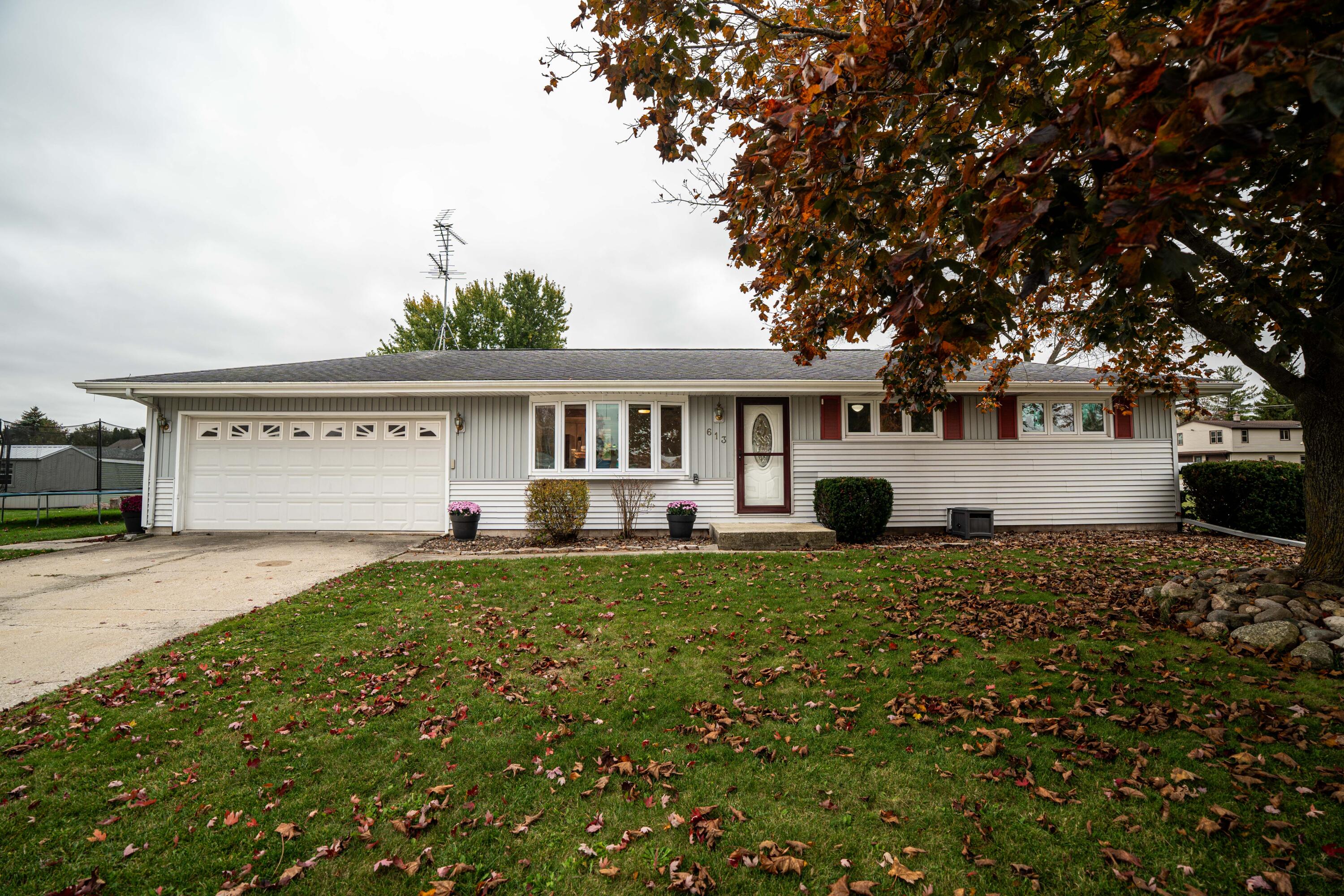 613 Van Buren Rd — photo