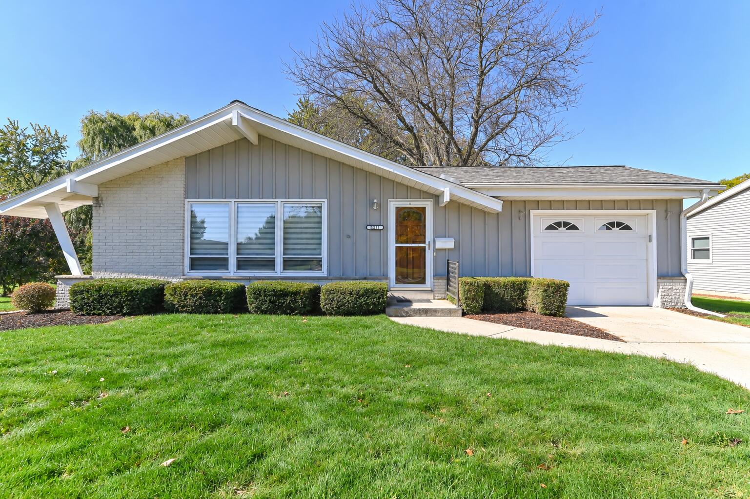 5111 Russell Ct E — photo