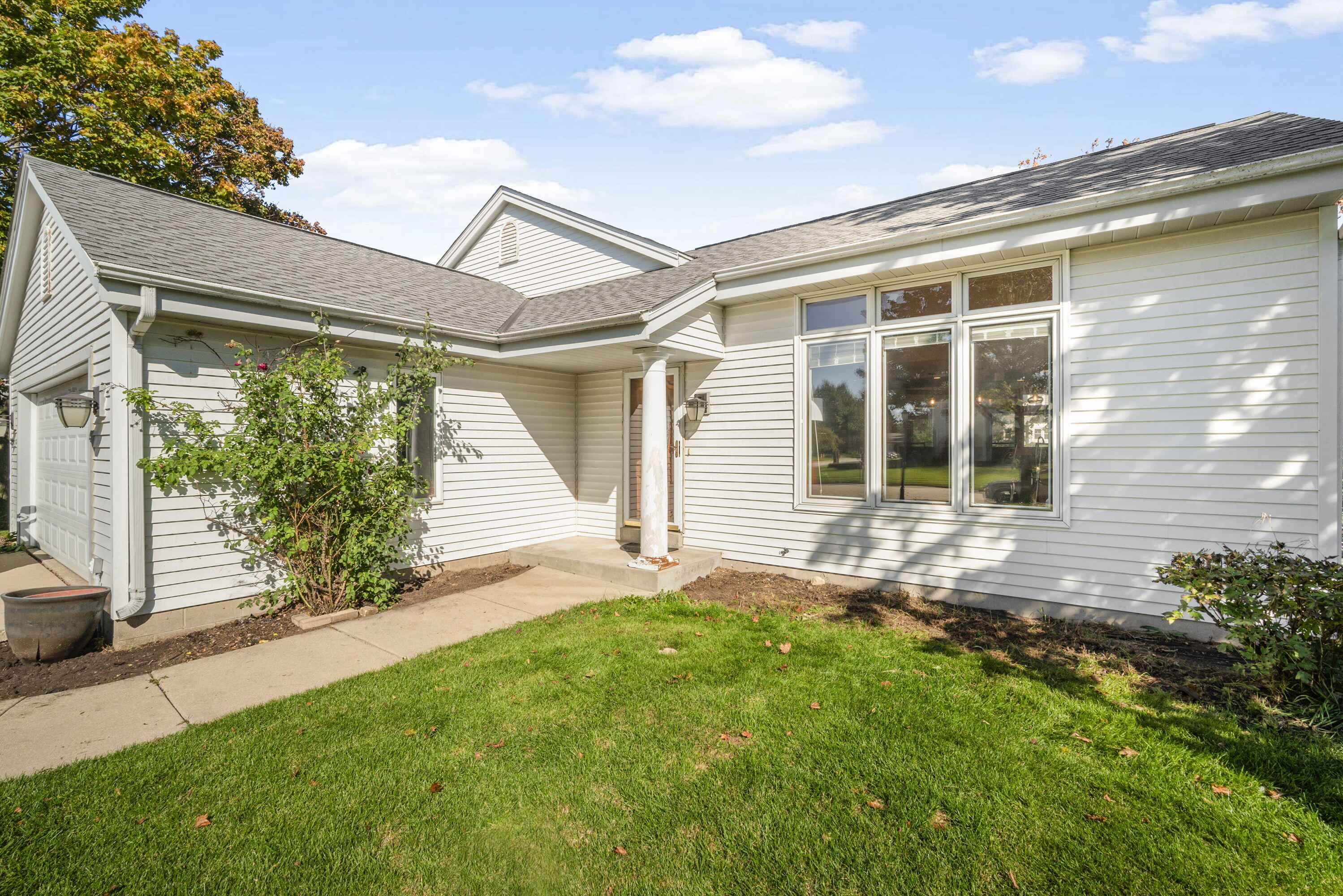 747 Laureate Dr — photo