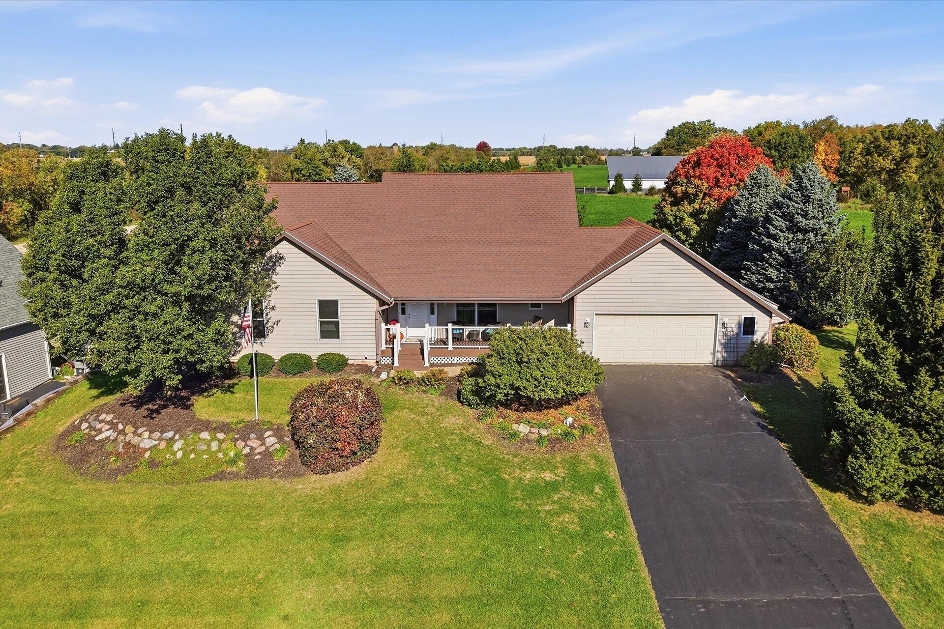 1556 Fox Run Dr — photo