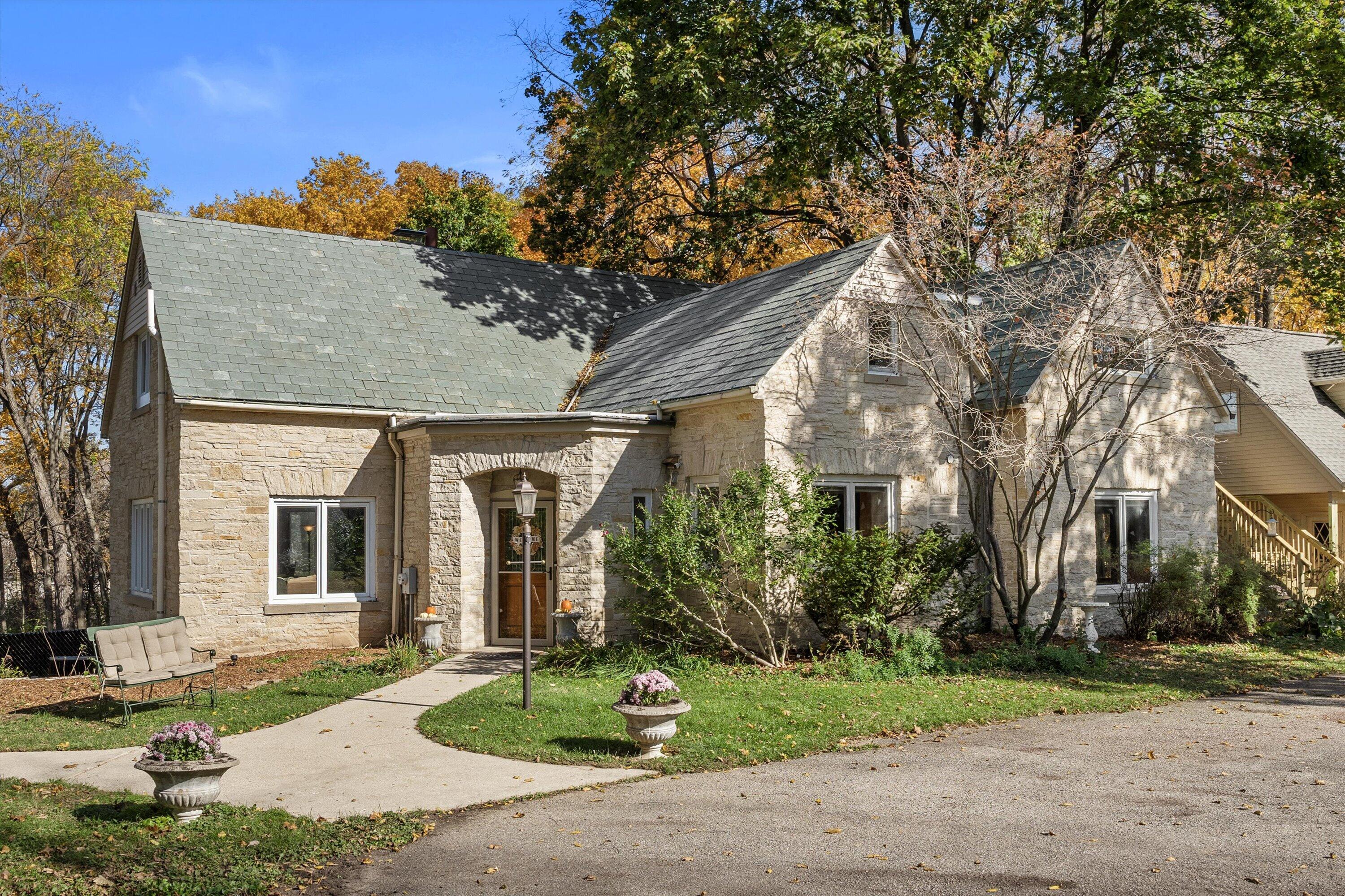 N56W21758 Silver Spring Dr — photo