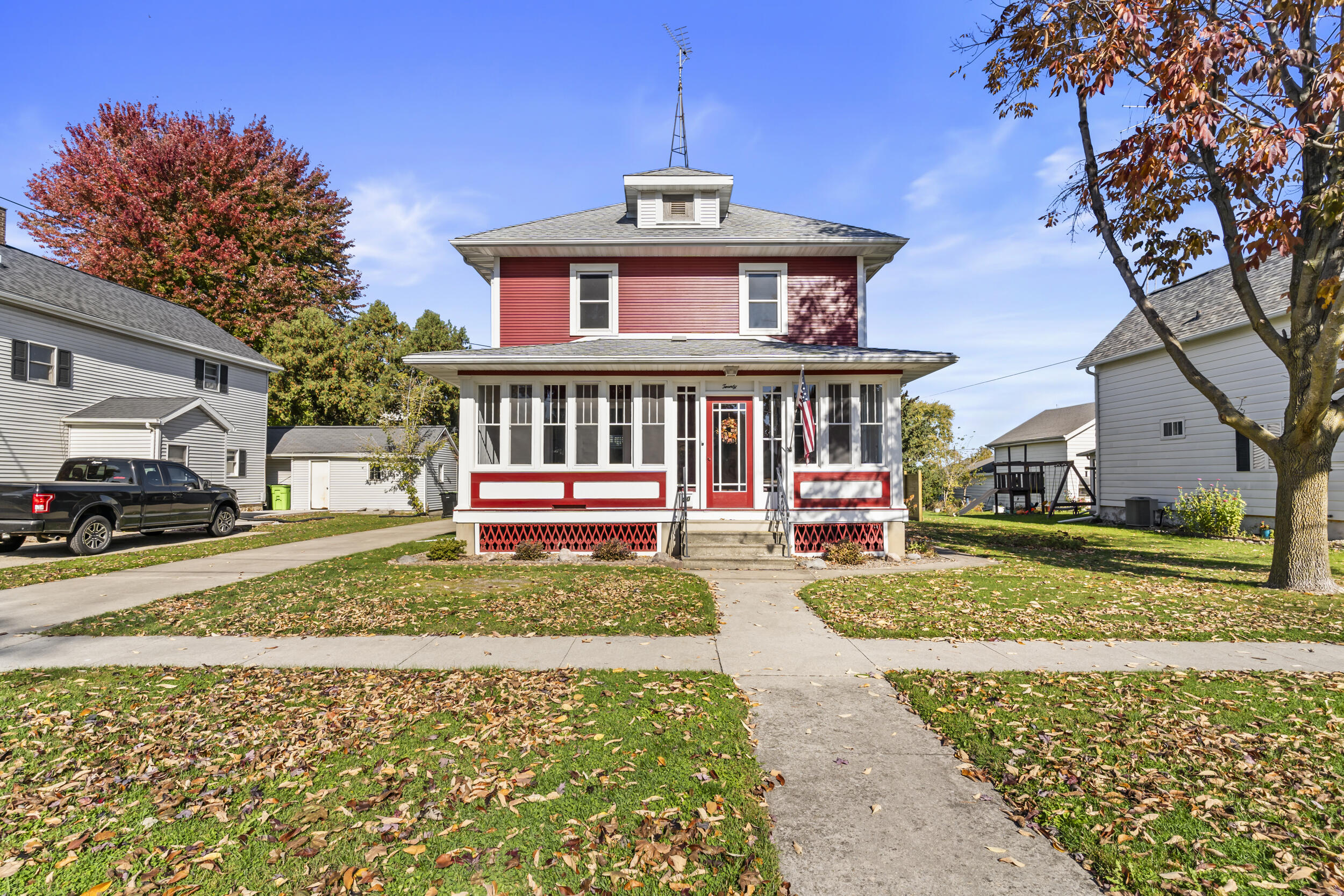 20 W Brown St — photo