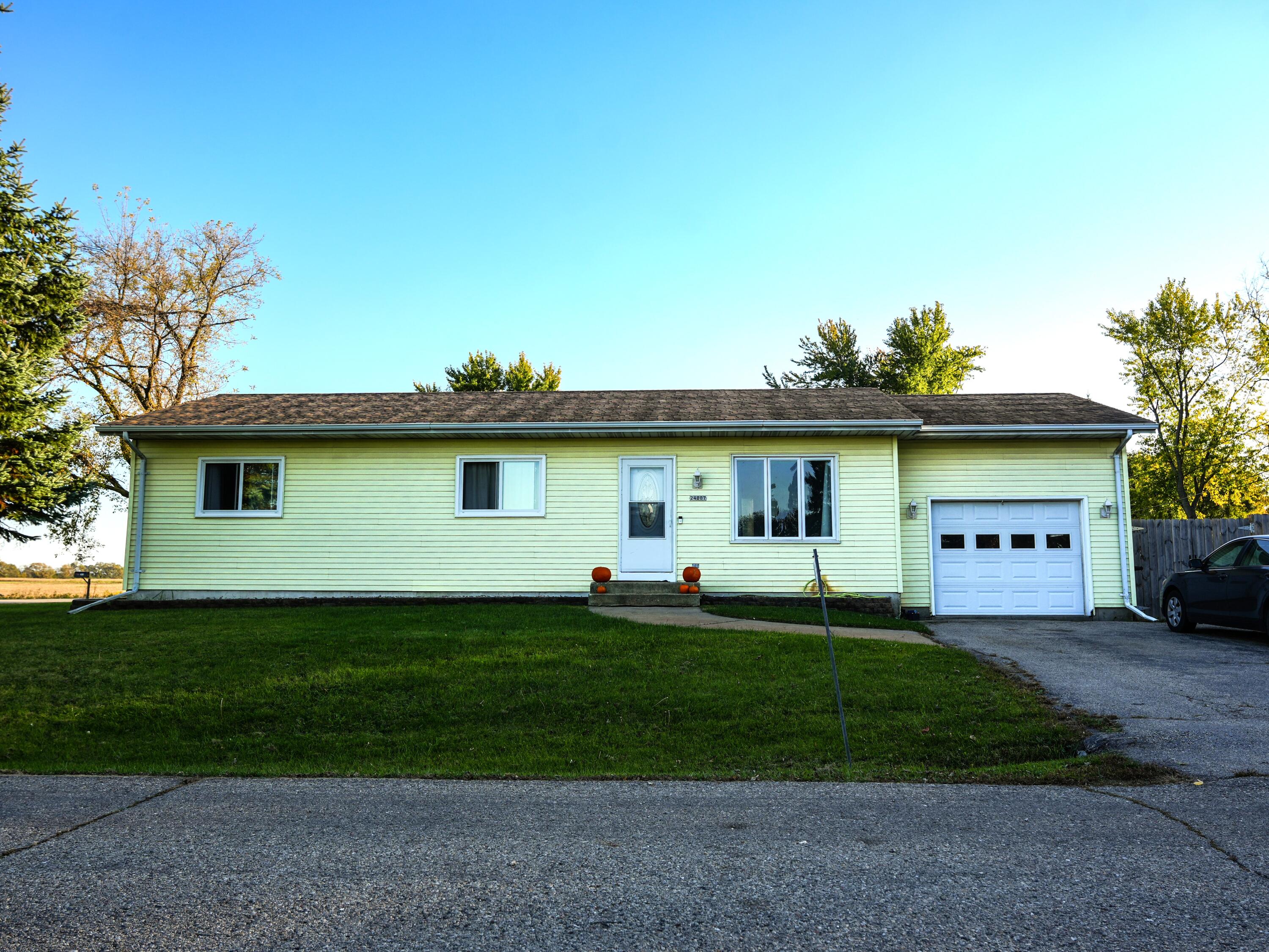 24007 Carlisle Ave — photo