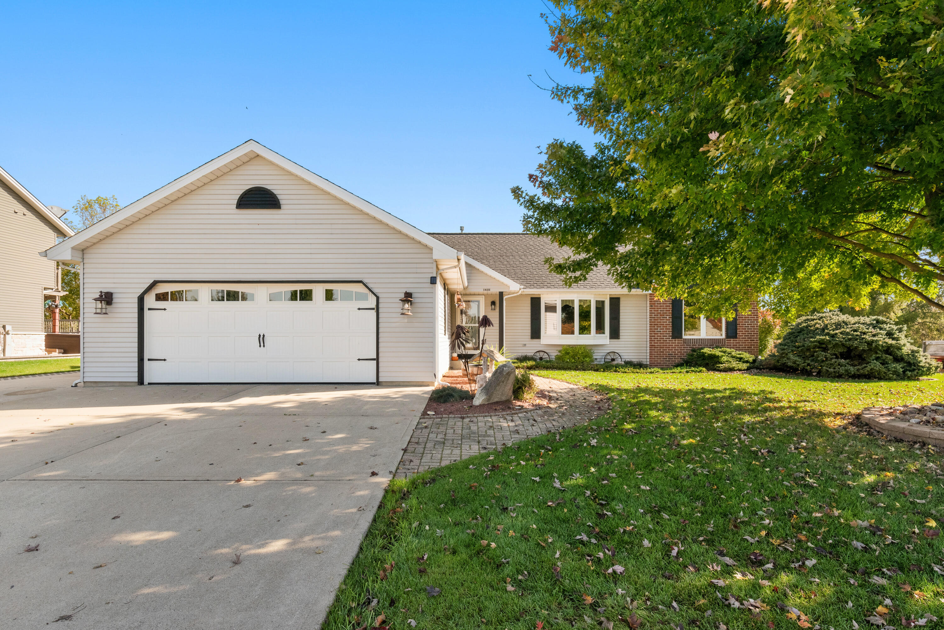 1419 Creek Side Dr — photo