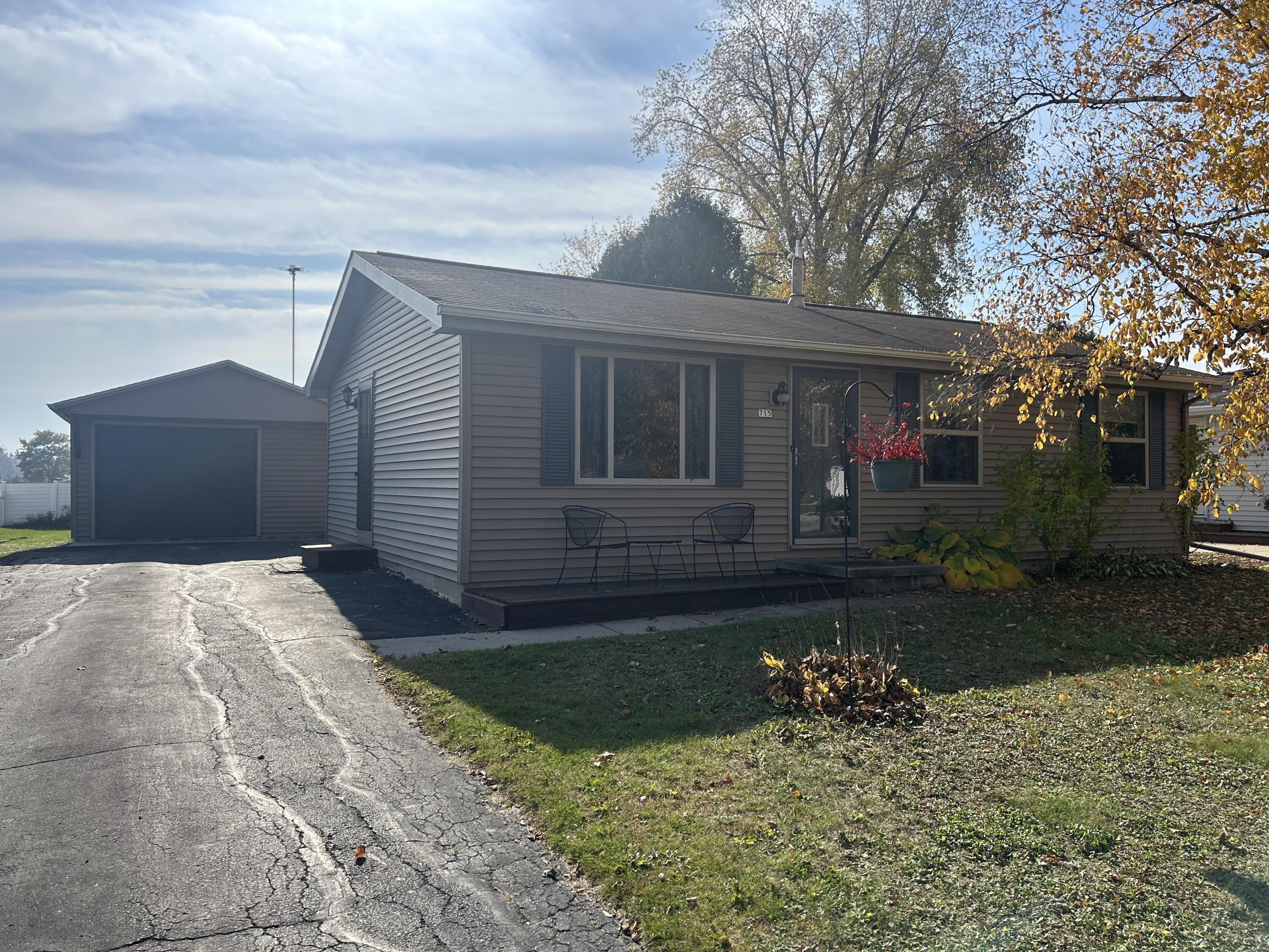 715 E Linden Ave — photo