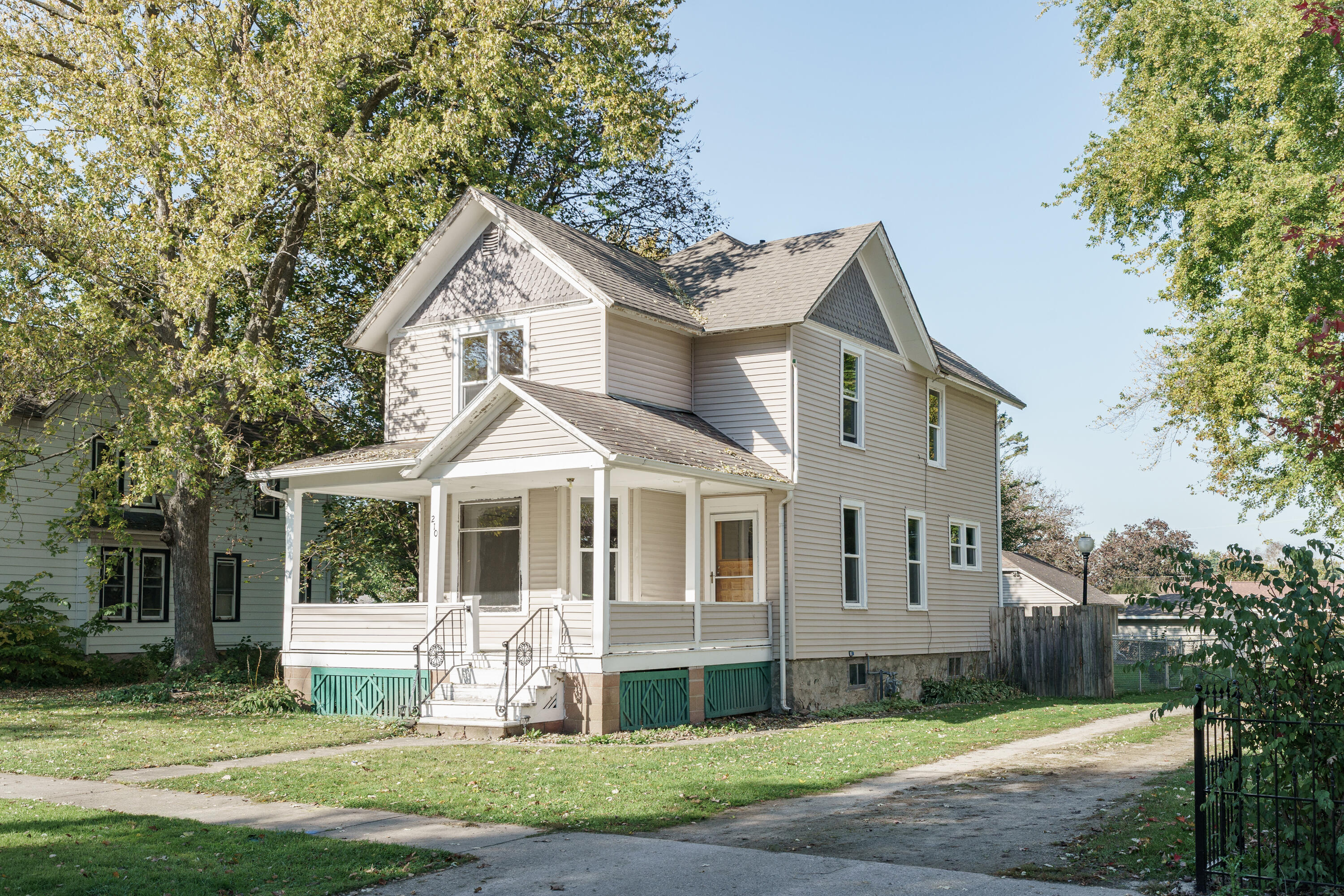 210 N Main St — photo