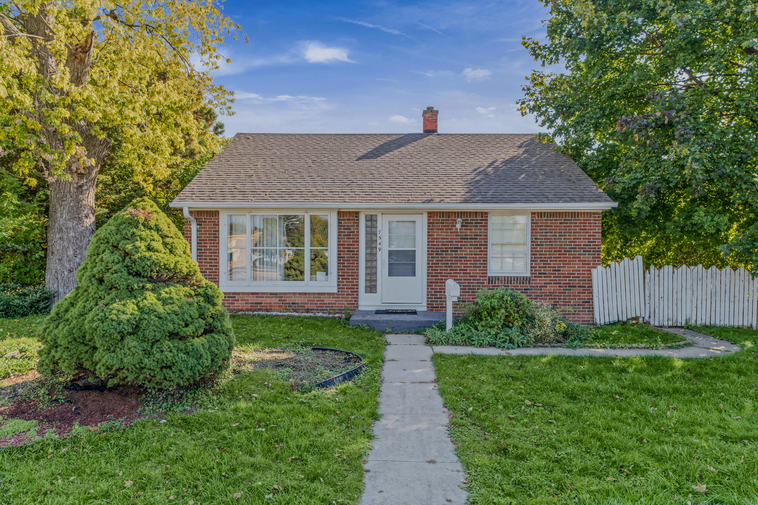7549 W Beloit Rd — photo