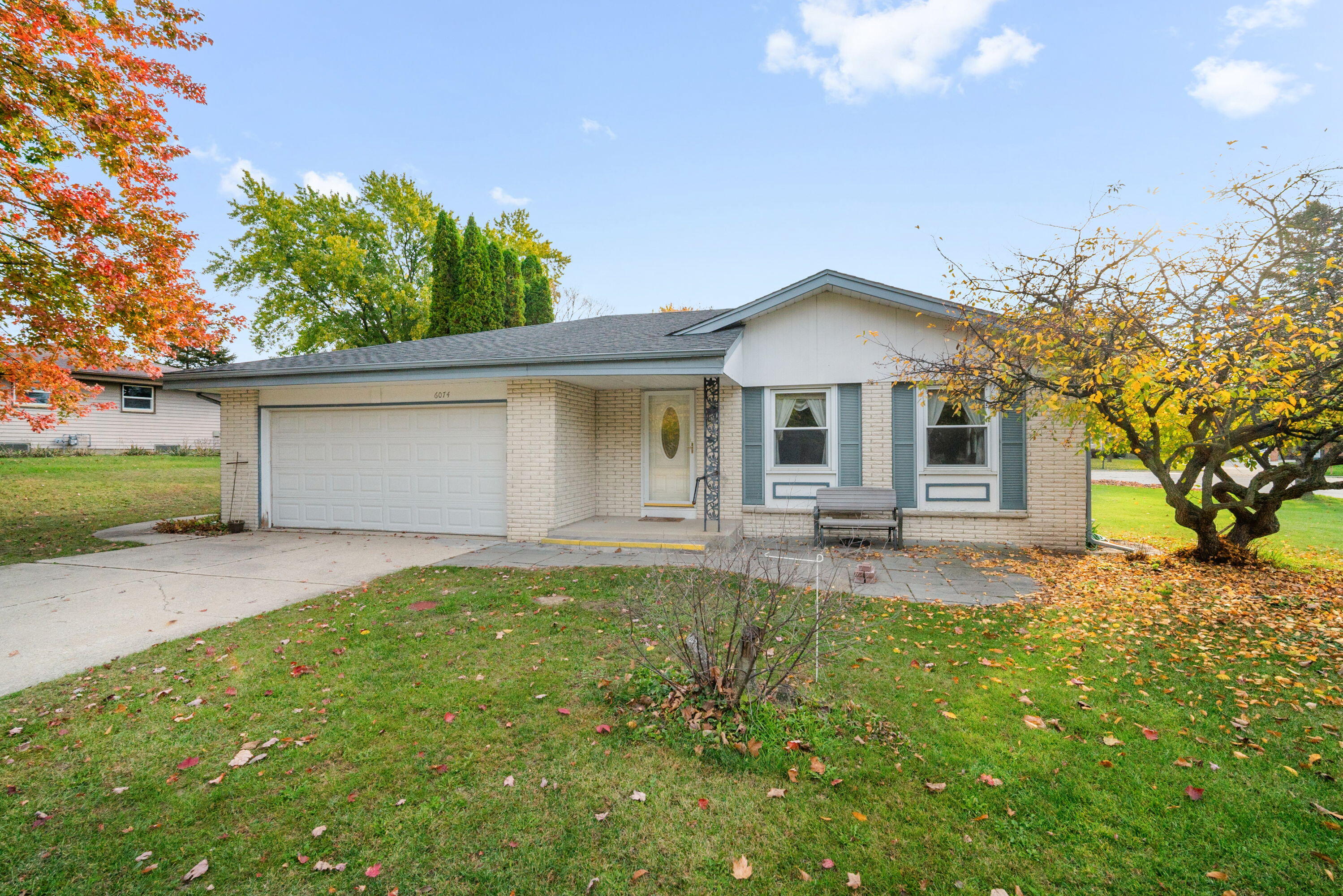 W234N6074 Tulip Ln — photo