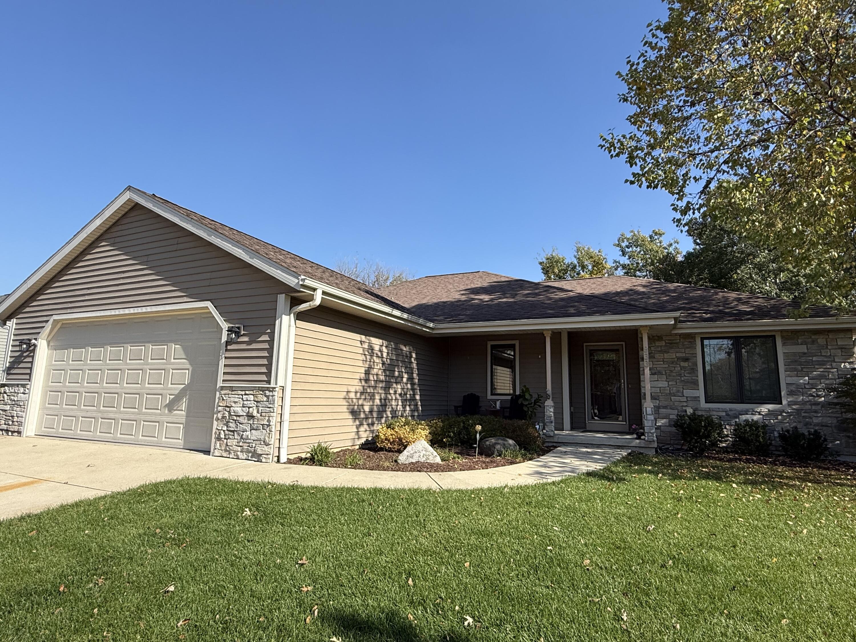 833 Hudson Trl — photo
