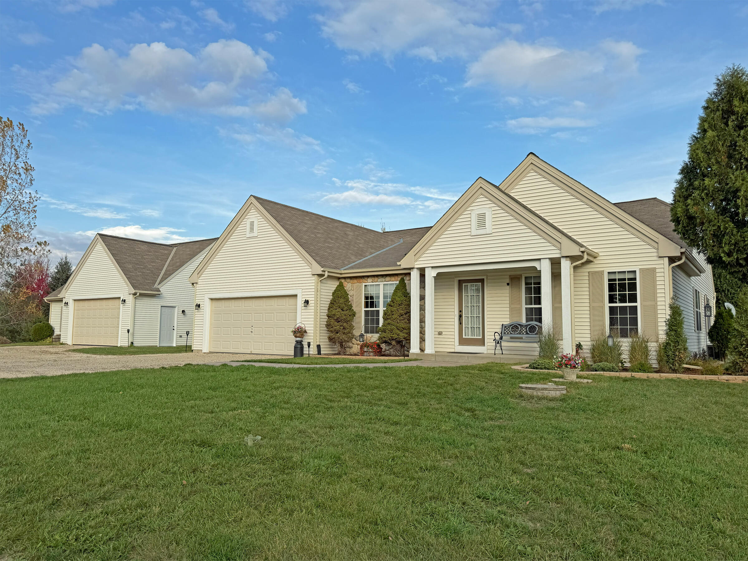 8440 Fairview Dr — photo