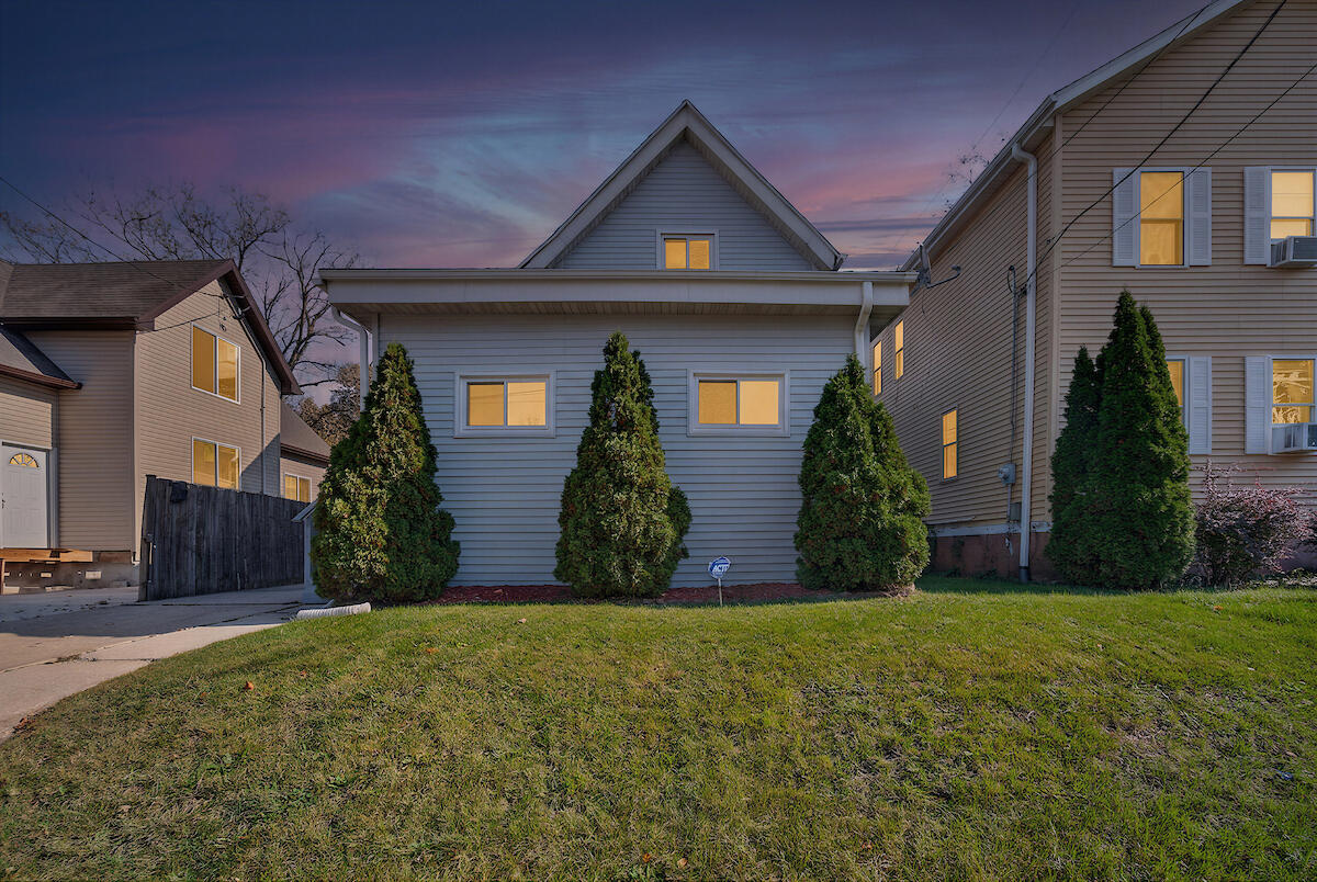 233 Howland Ave — photo