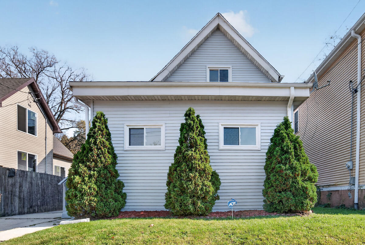233 Howland Ave, Racine, WI 53404 — photo 2