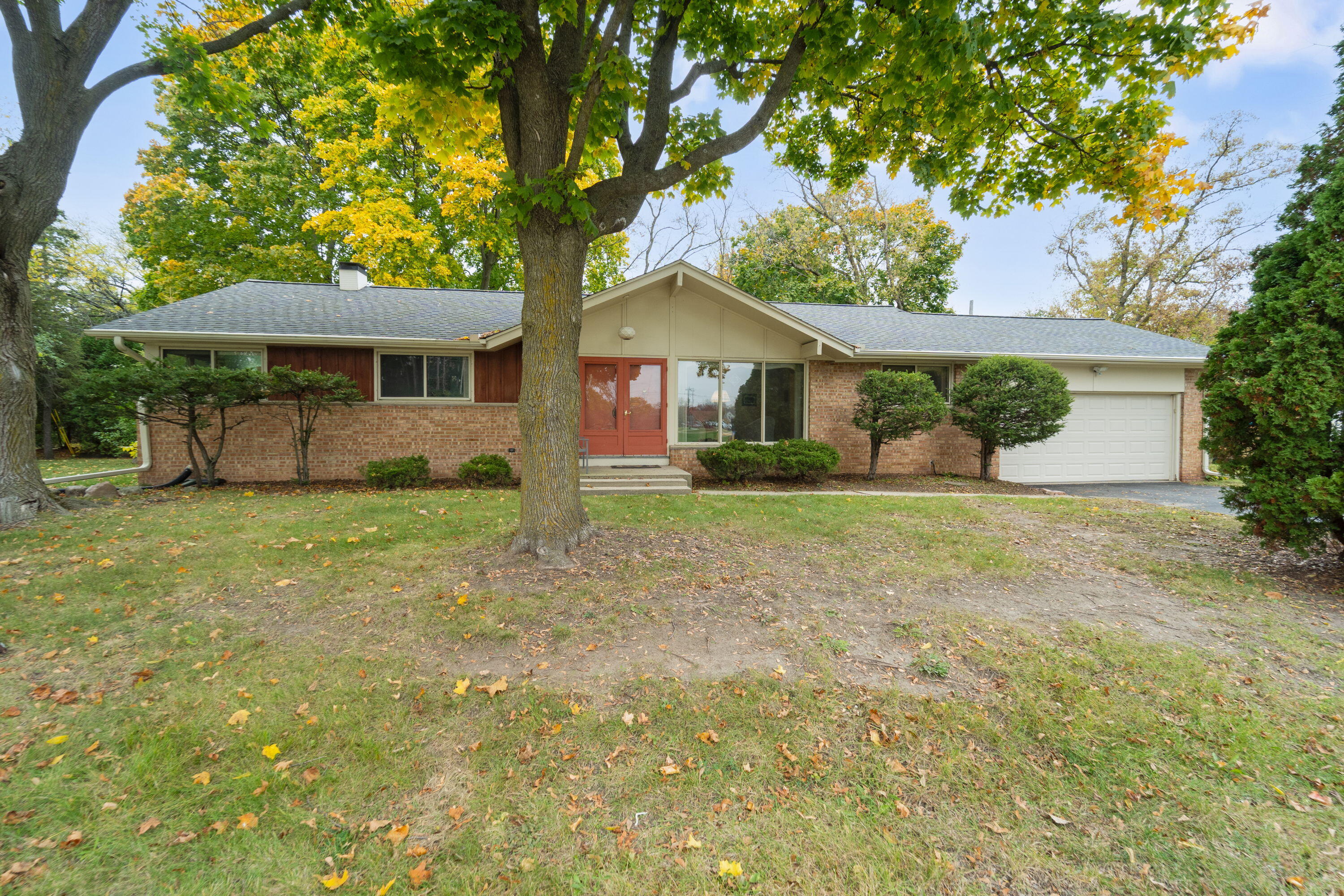 1934 W Edward Ln — photo