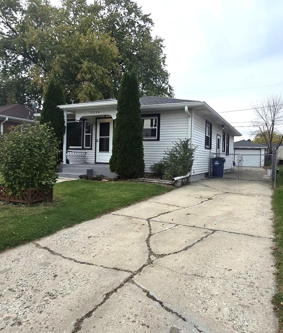 2526 Maple Grove Ave, Racine, WI 53404 — photo 3