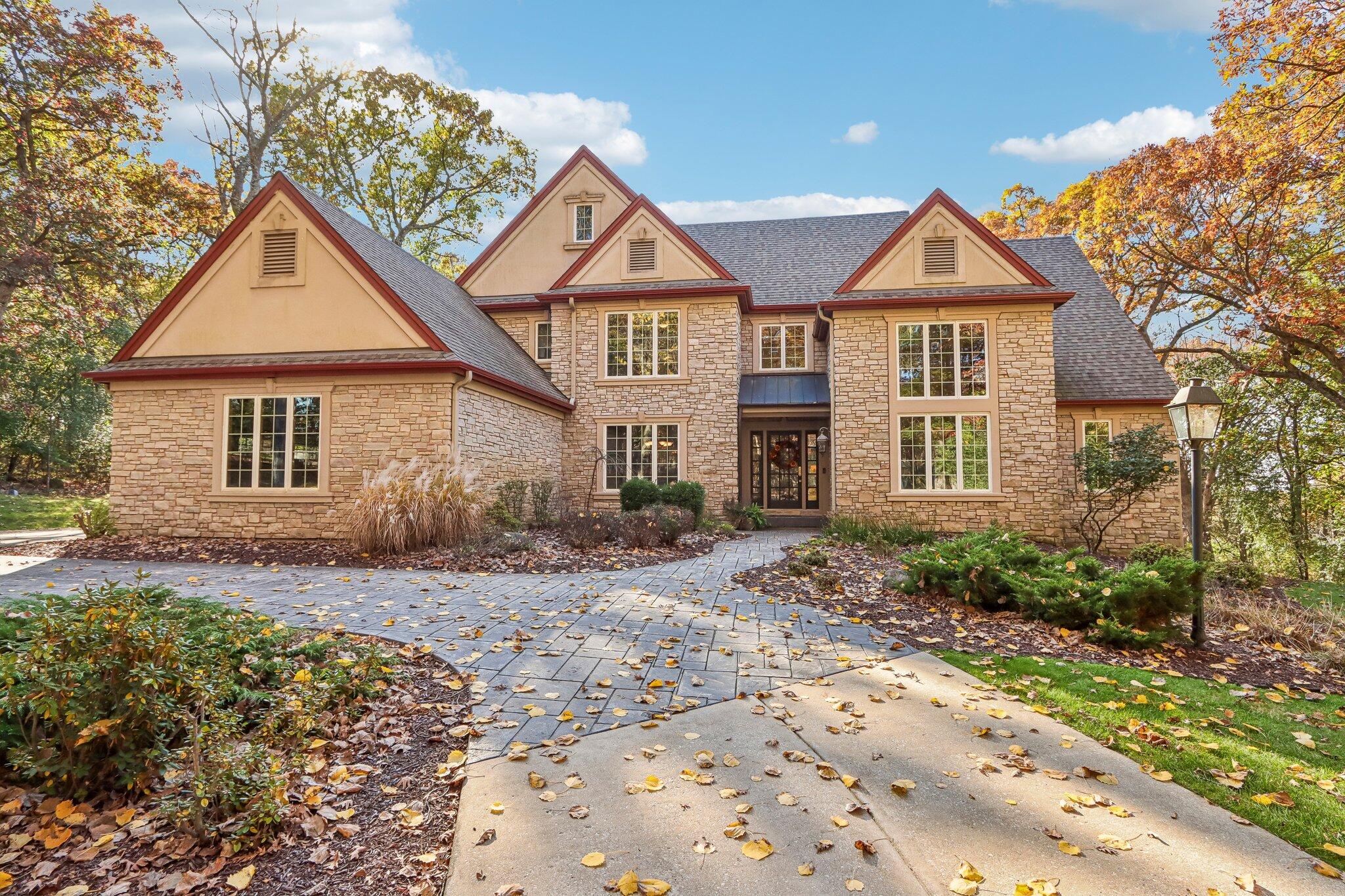 S26W35185 Woodstream Ct — photo