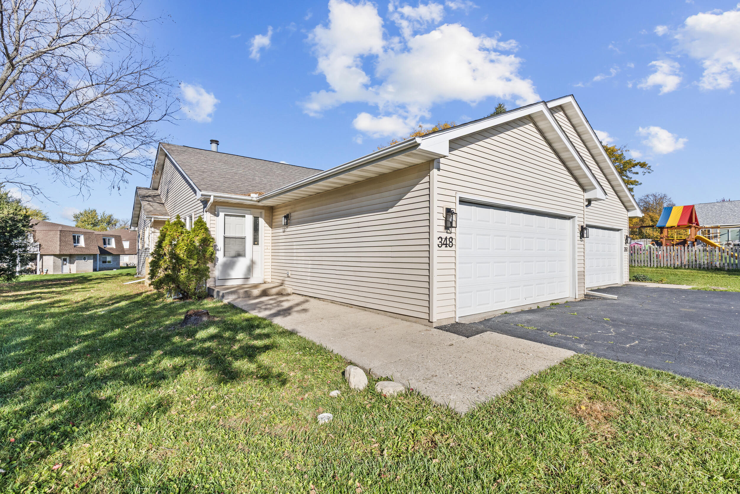348 Park View Dr — photo