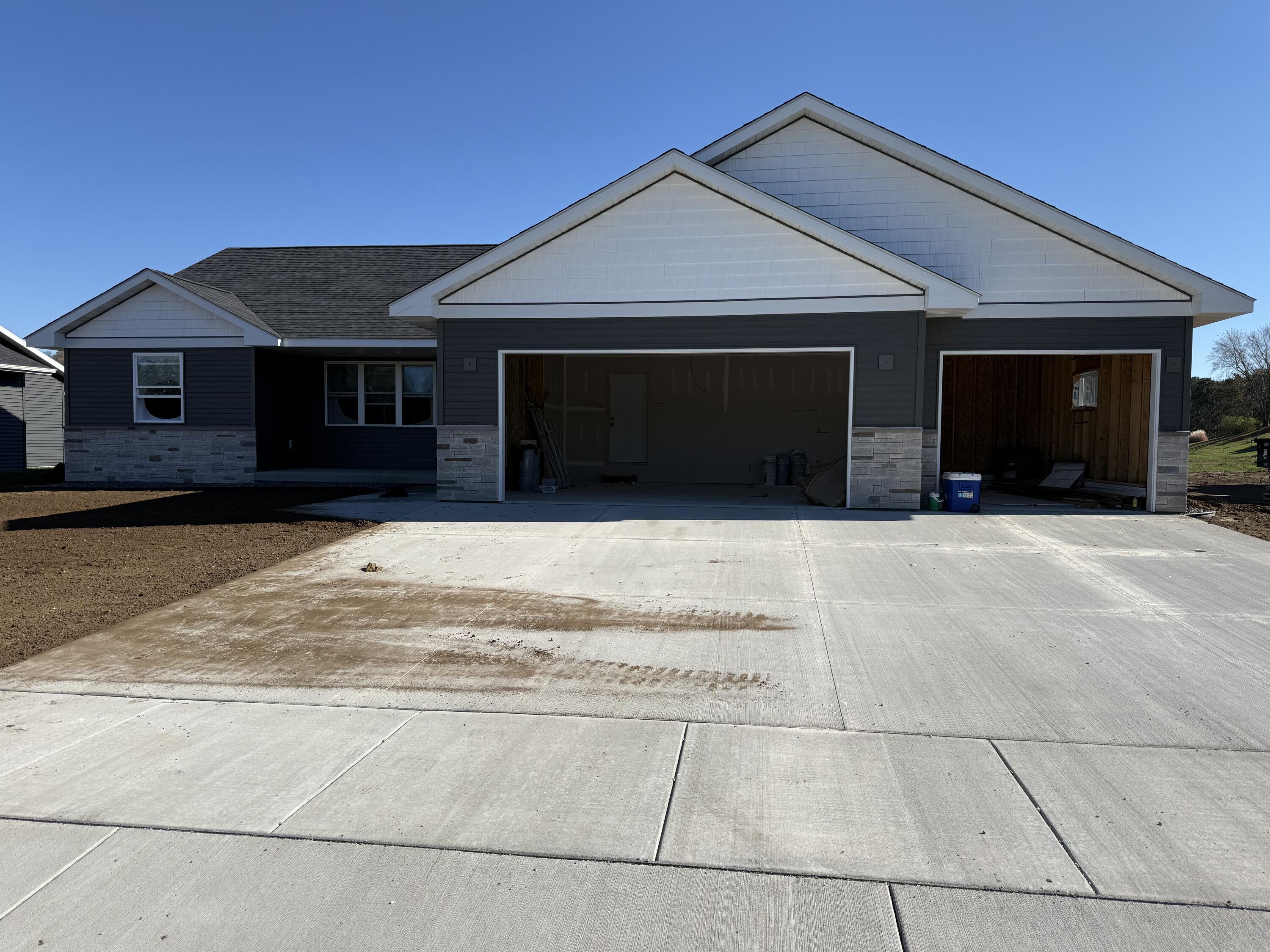 1443 Iris St - — photo
