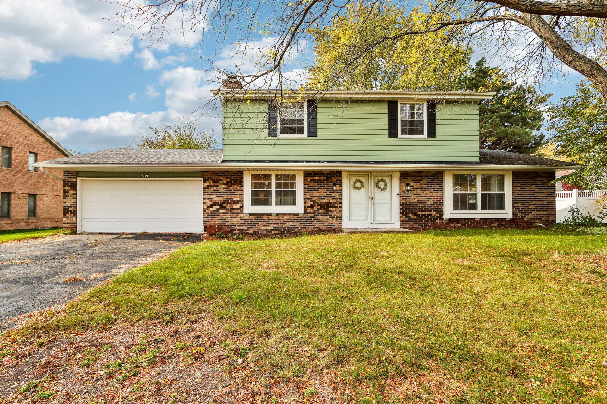 3605 S Oakdale Dr — photo