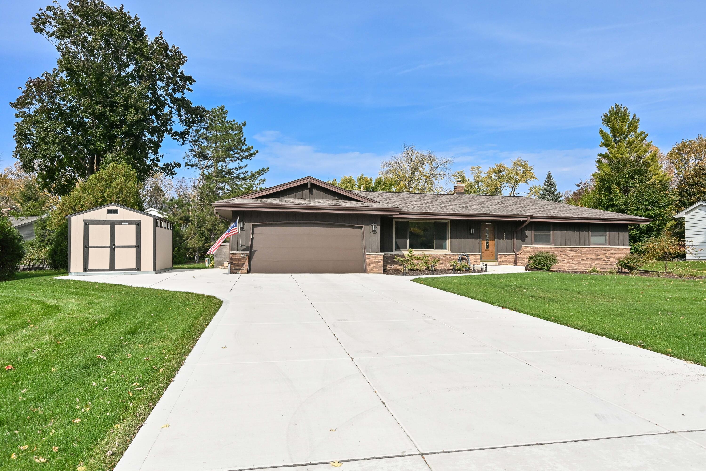 12030 W James Ave — photo