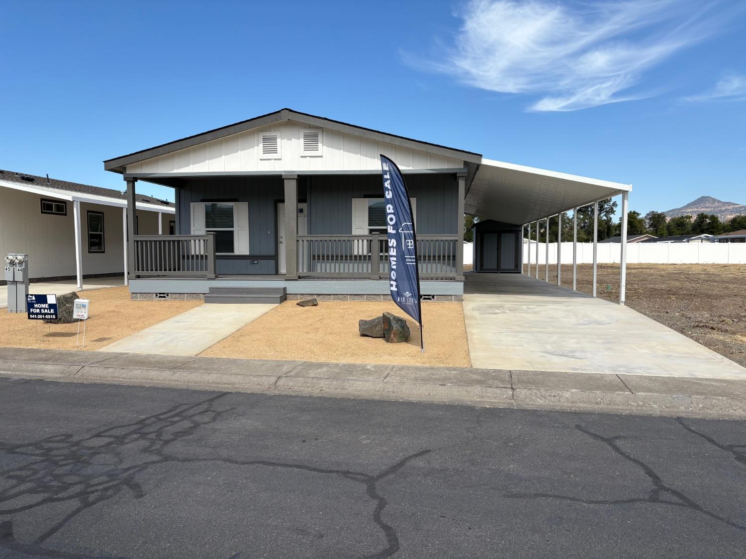 Home in Outside California, CA 97501 — photo 2