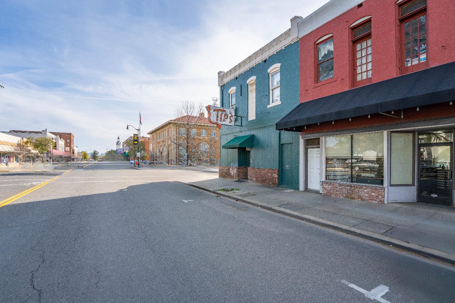 501 W Walnut — photo