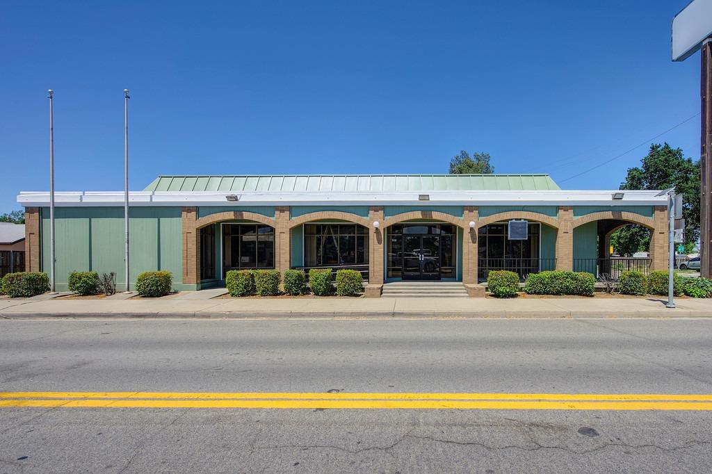 9410 Locust Street — photo