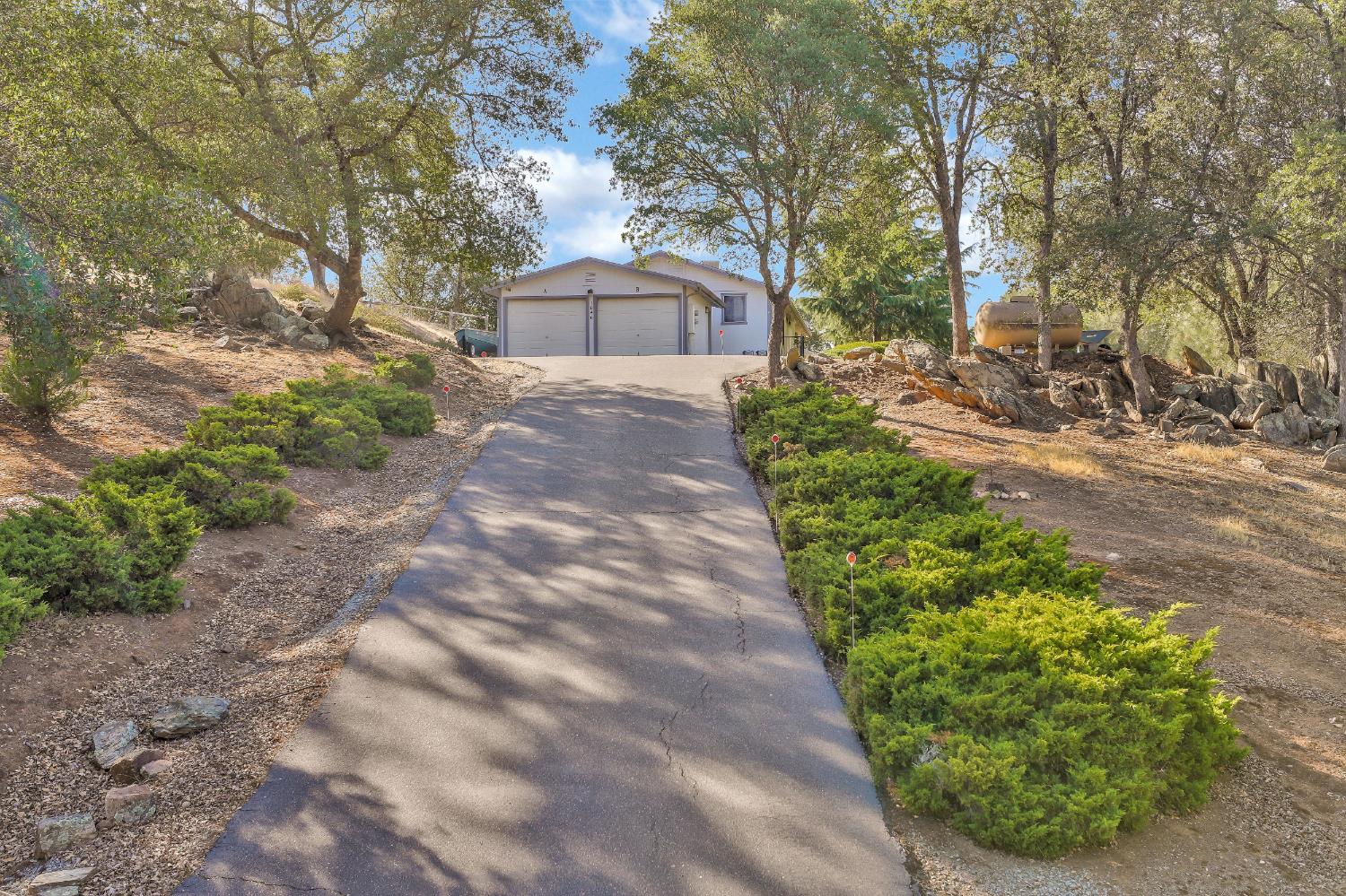 1048 Feather Court — photo