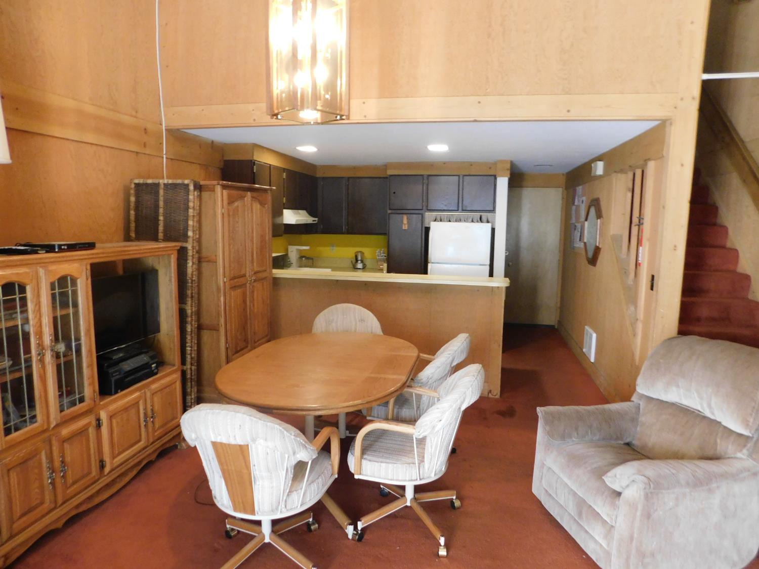 200 Creekside Drive — photo