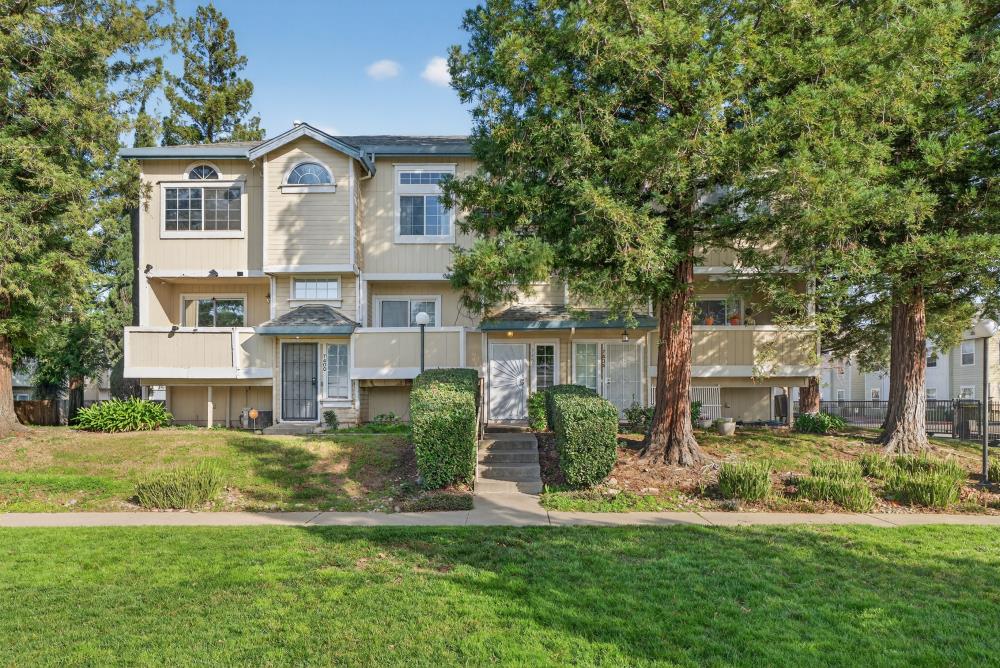 7402 Kallie Kay Ln — photo