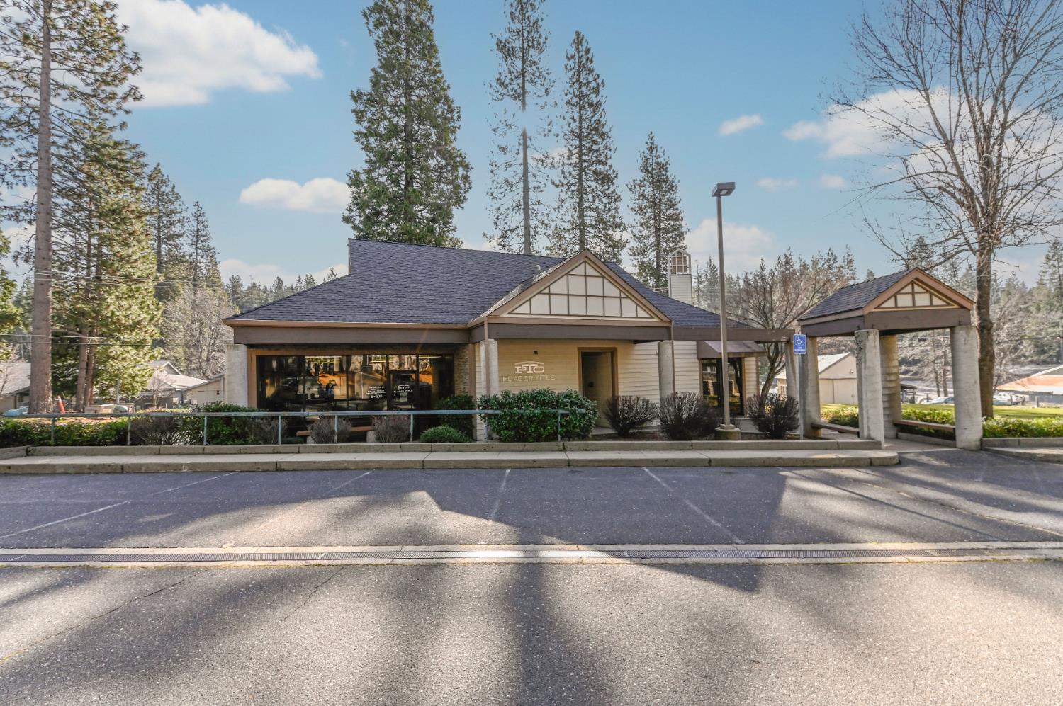 1111 Dunbar Road — photo