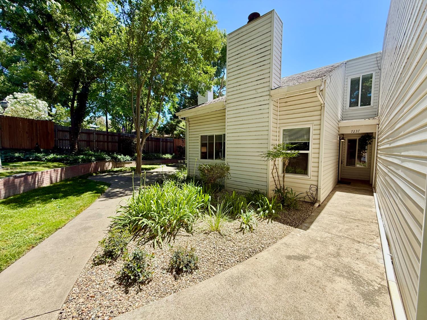 7237 Cinnamon Circle — photo