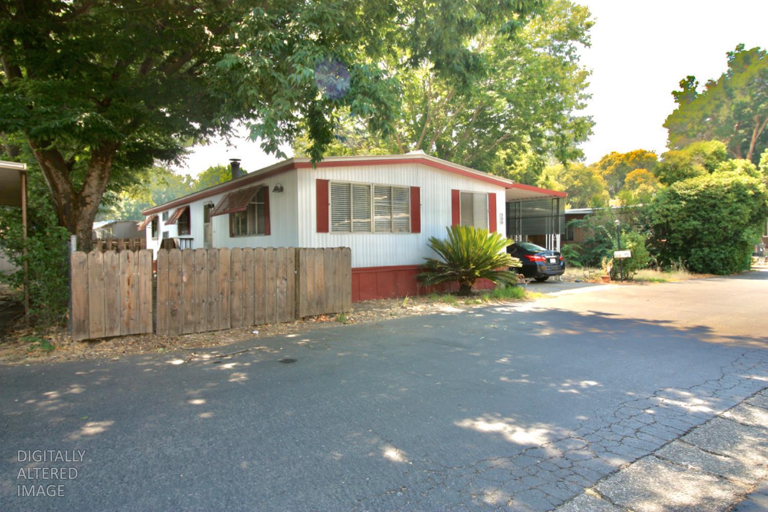 3156 Esplanade 300 — photo