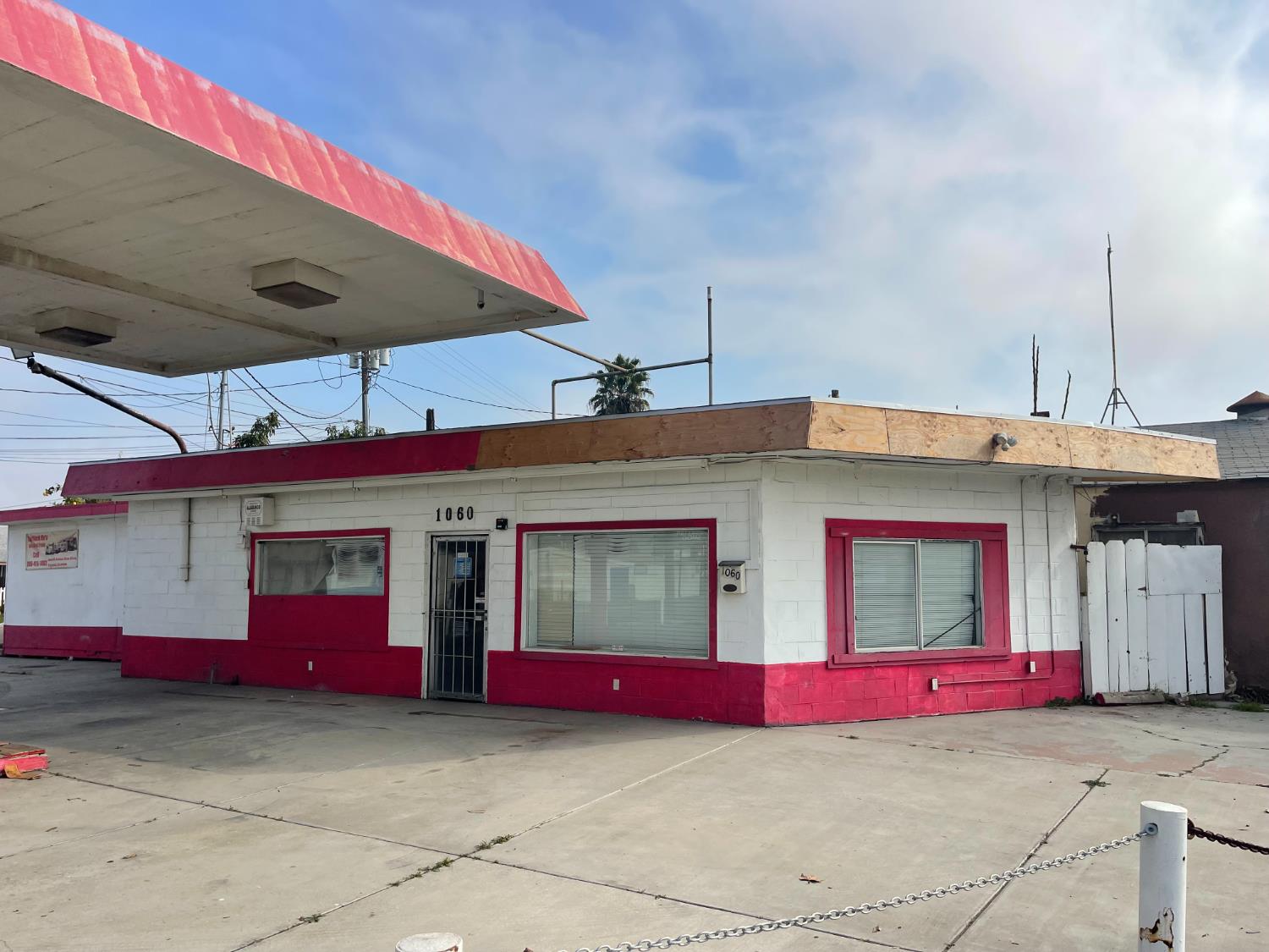 1060 N Golden State Blvd — photo